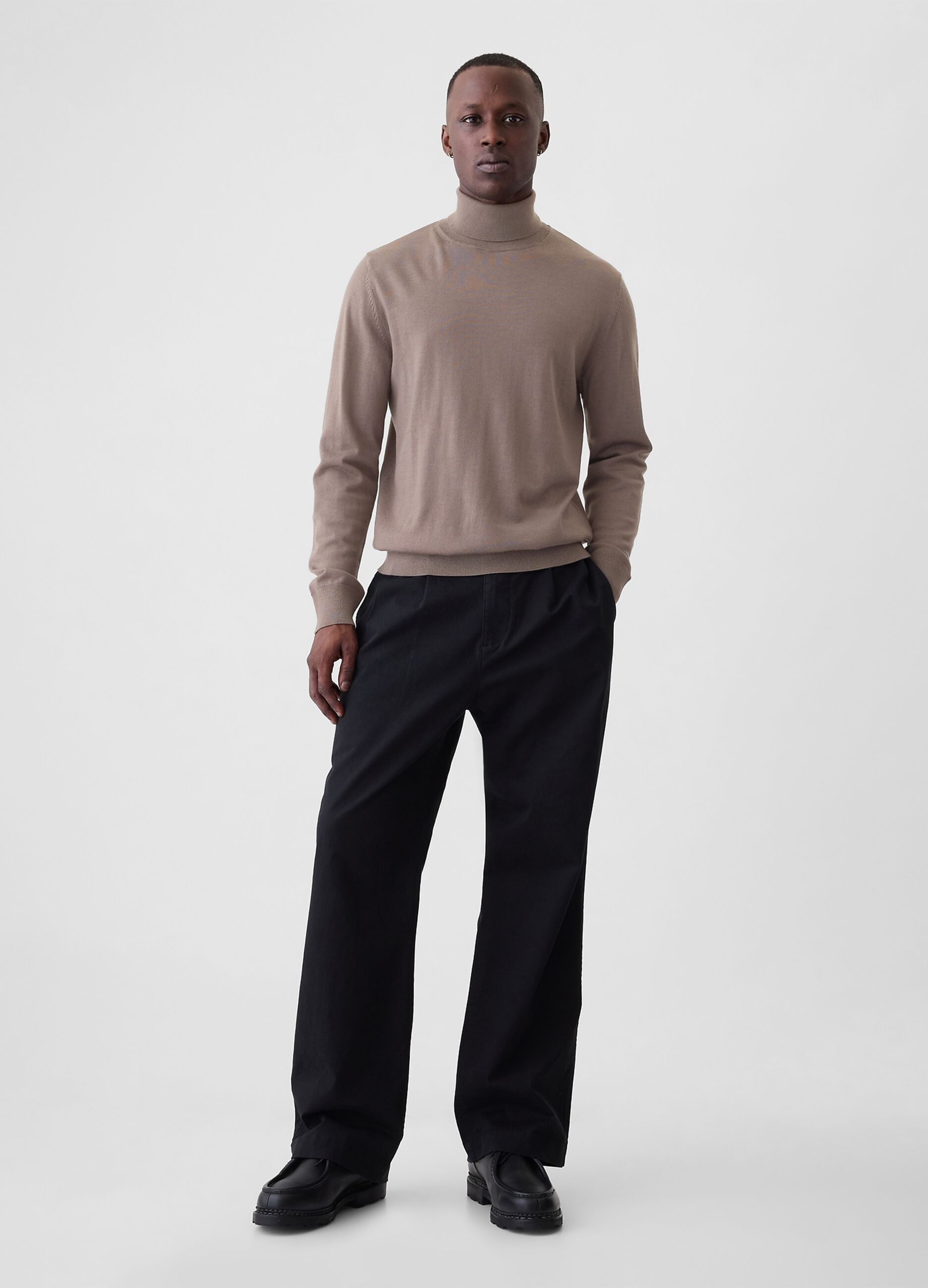 Pullover in lana merino a collo alto_1