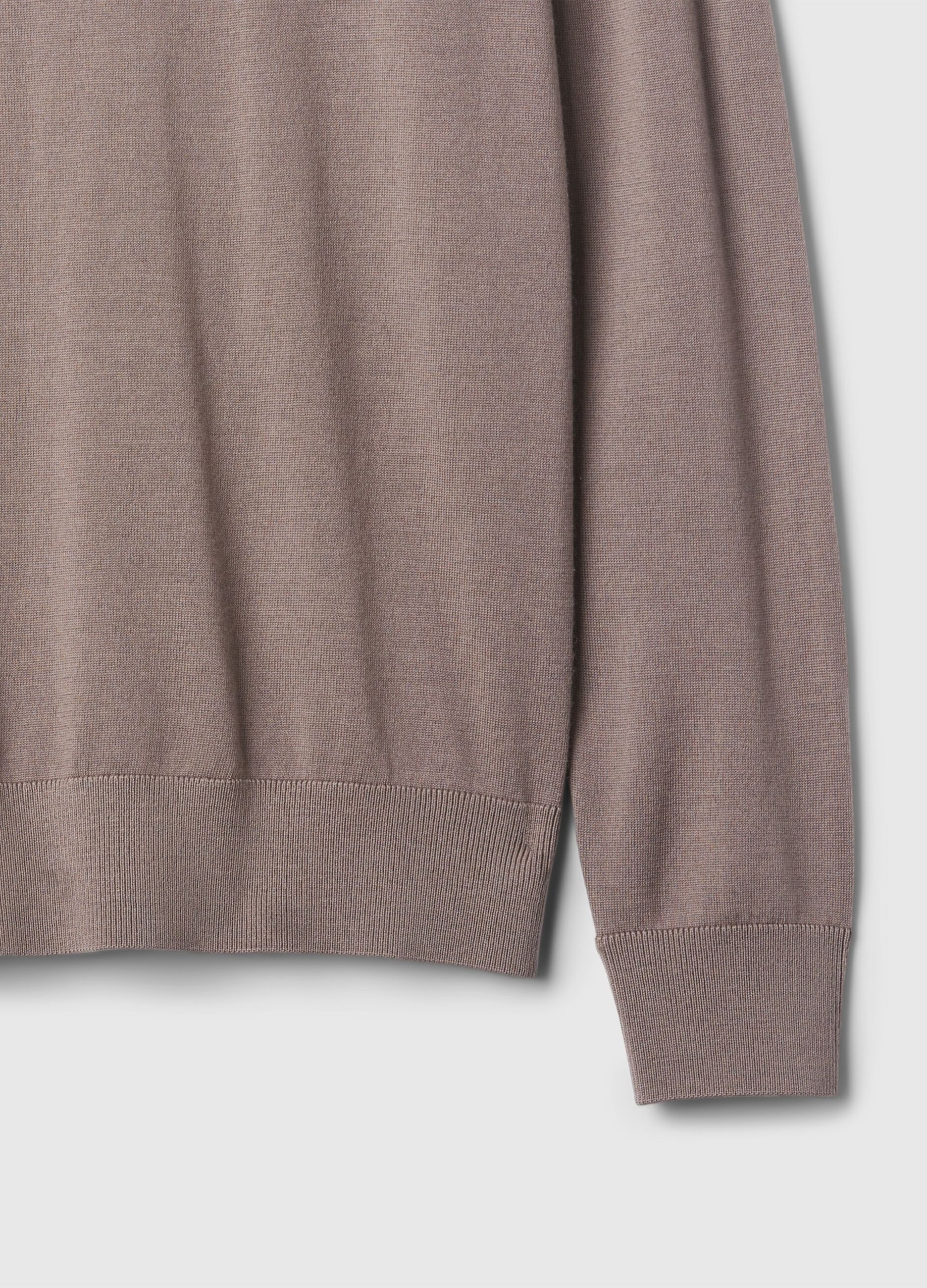 Pullover in lana merino a collo alto_4