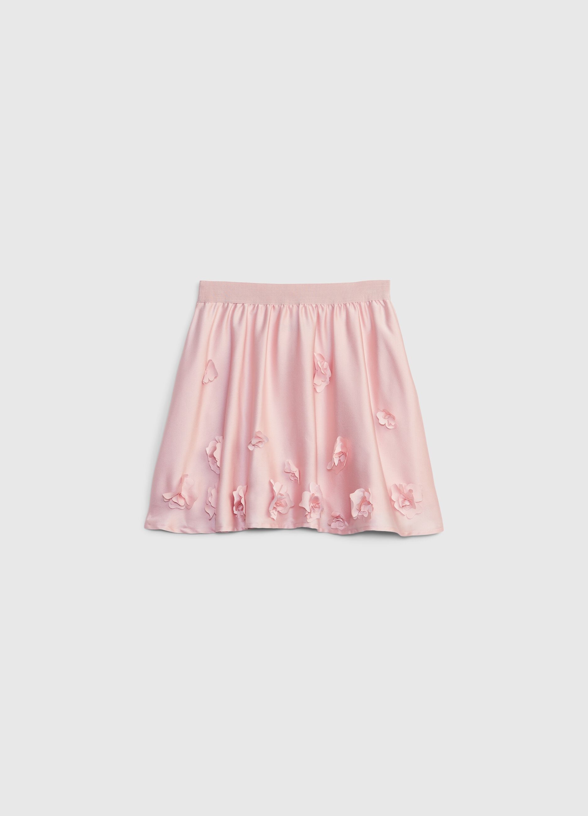 Short skirt in satin with flowers