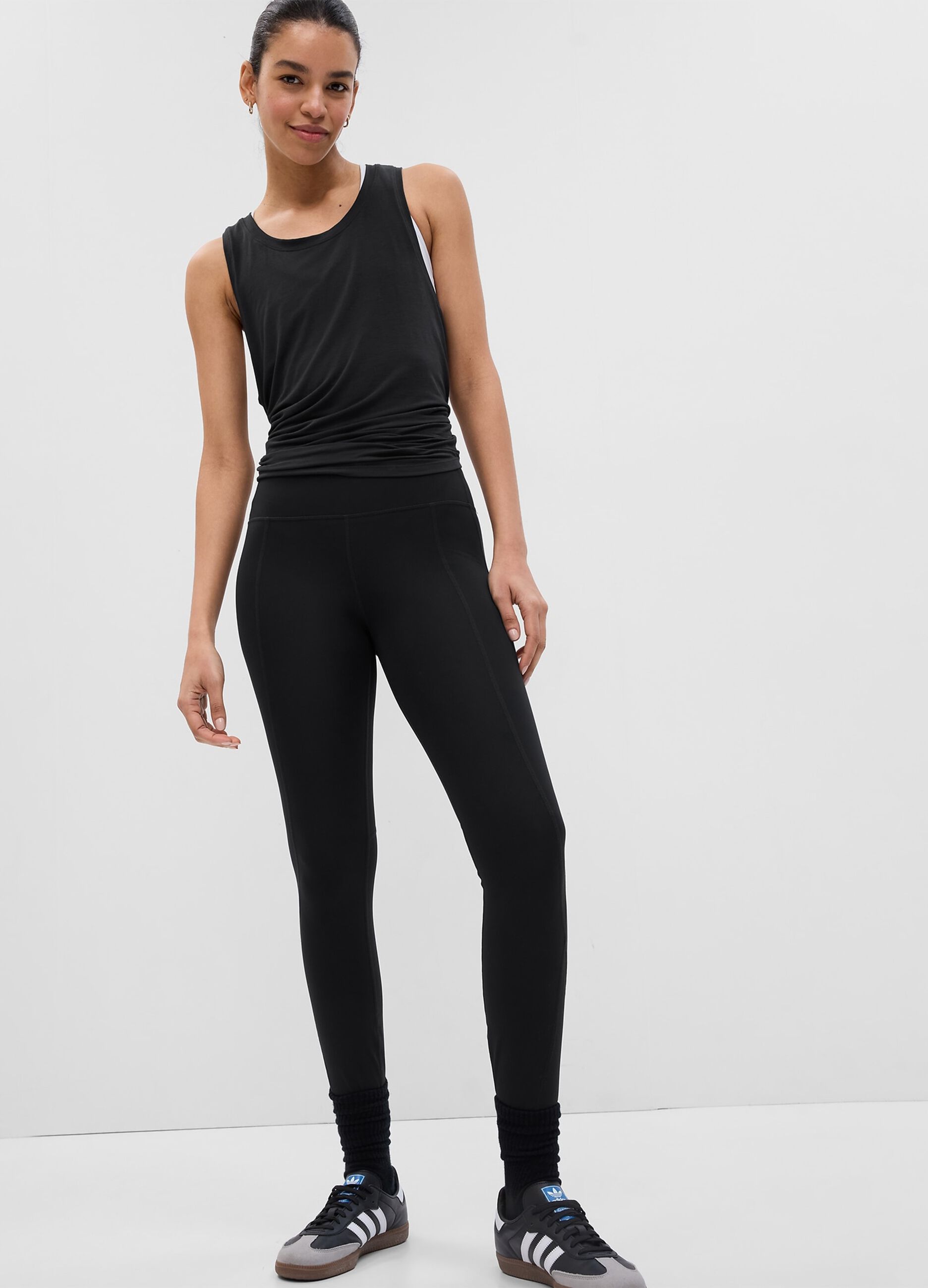 Stretch tank top with round neck