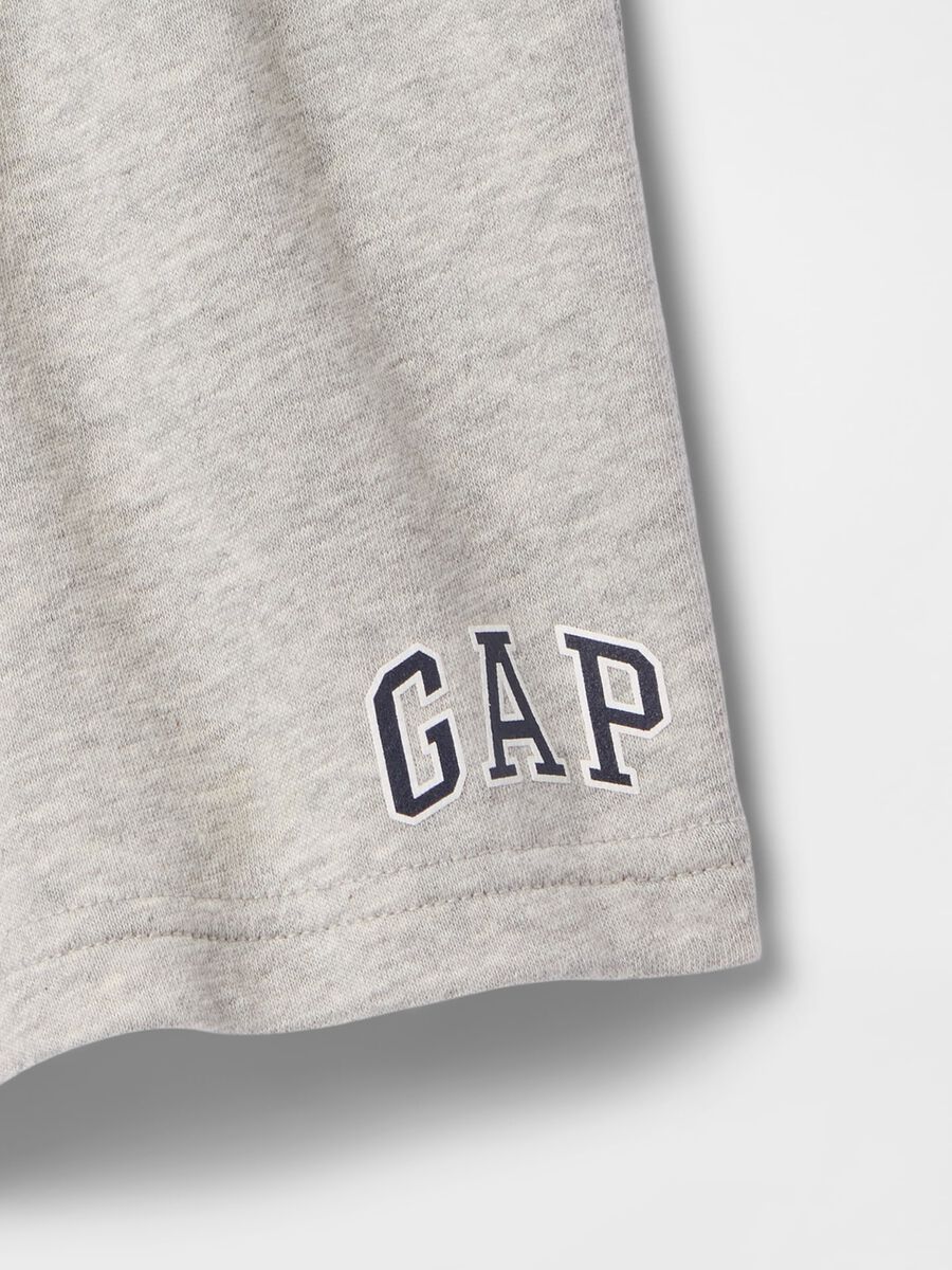 Shorts grigi con logo GAP Bimbo_2