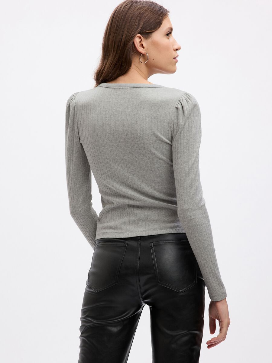 T-shirt a coste con maniche lunghe a sbuffo Donna_1
