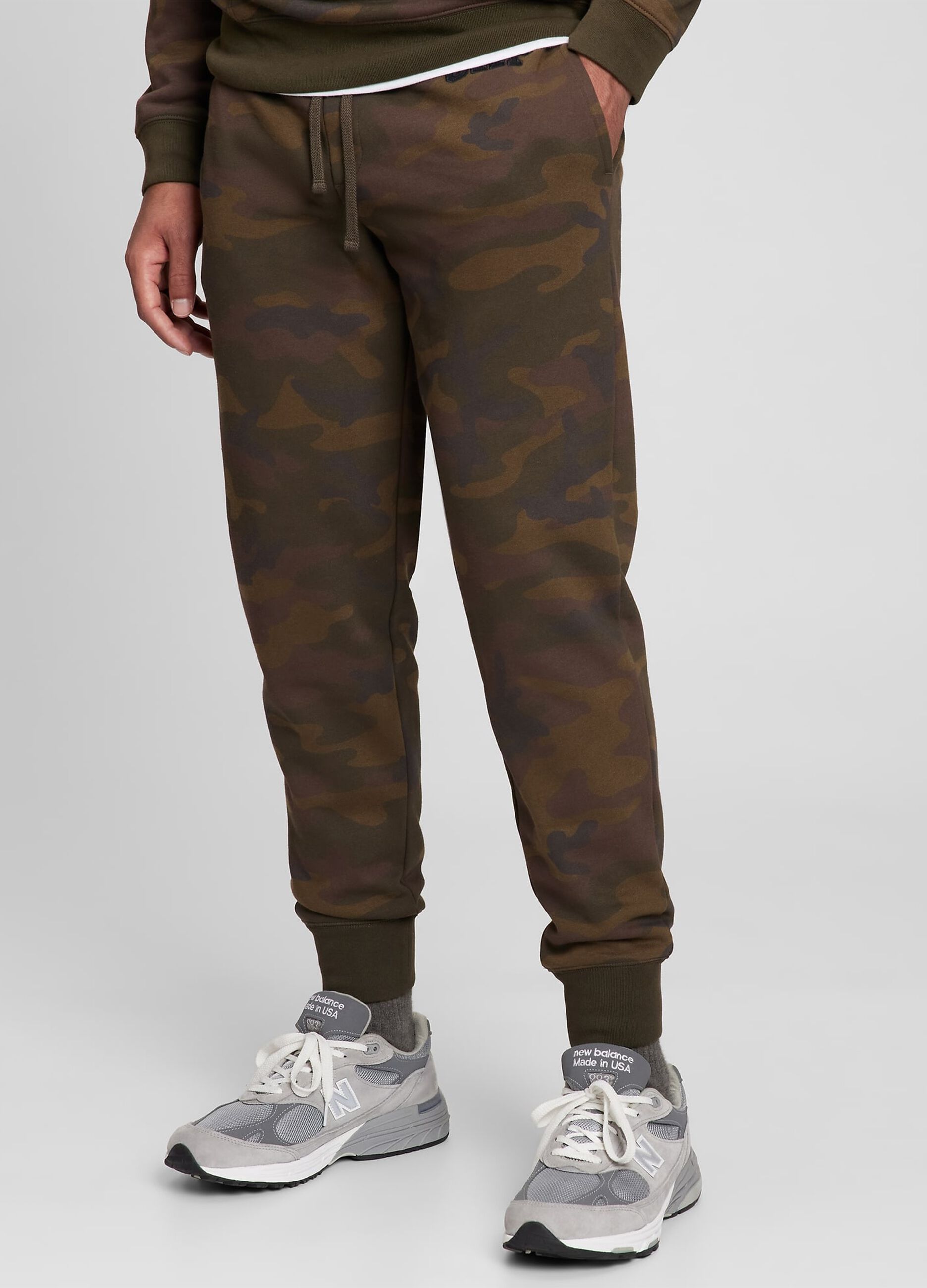 Joggers in felpa camouflage ricamo logo