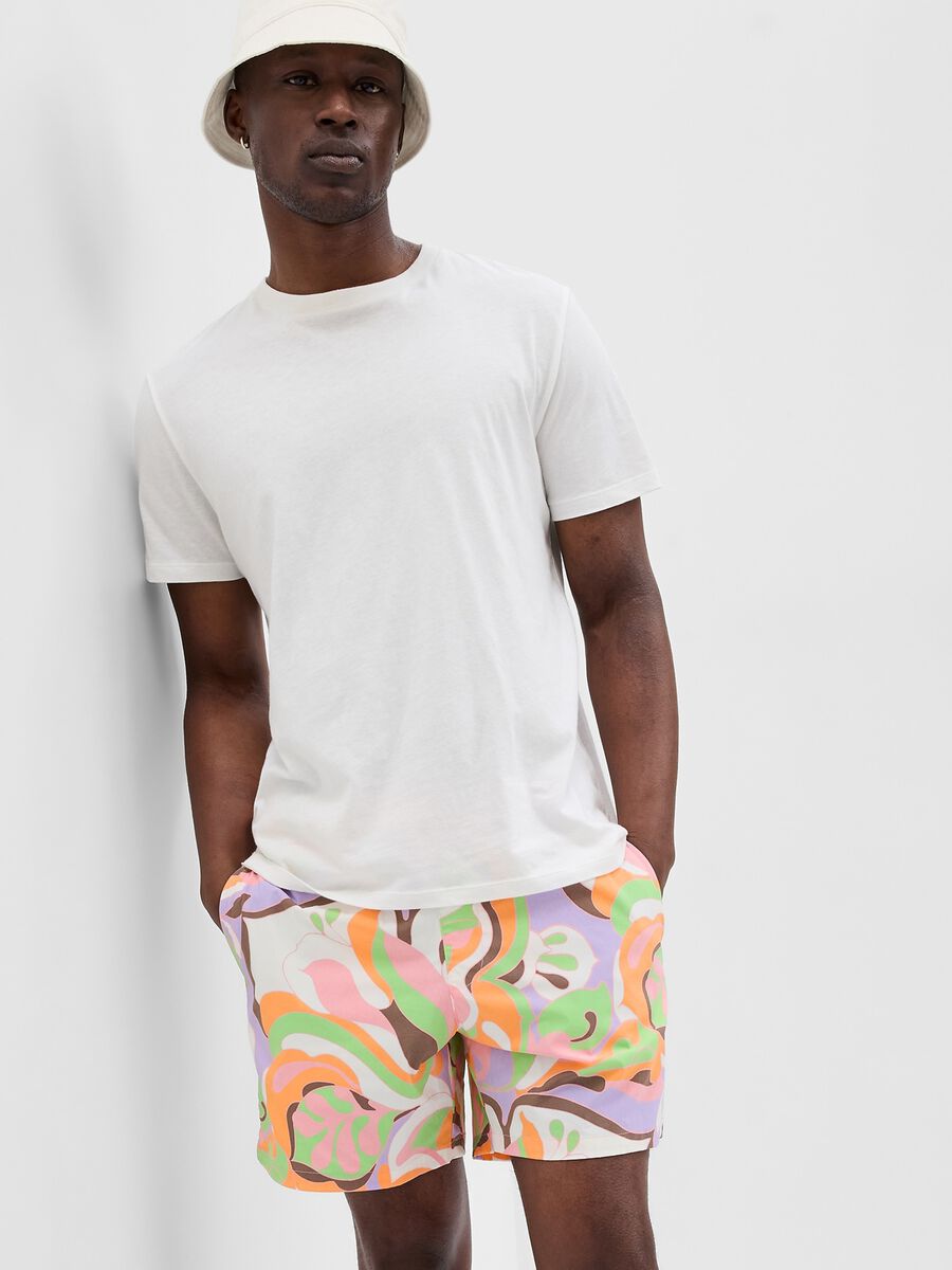 Swimming trunks with foliage print Man_0