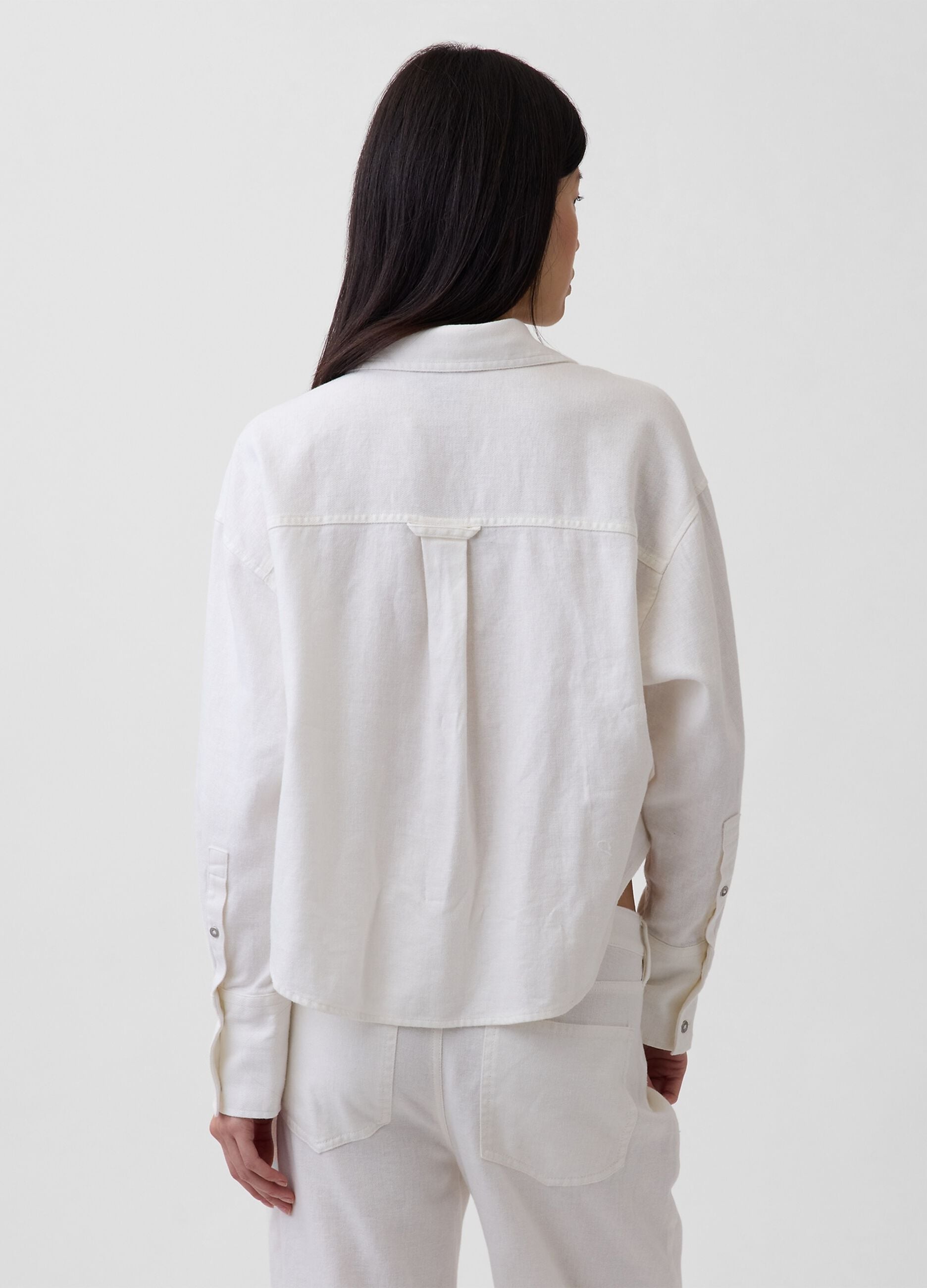 Camicia in puro cotone con tasca applicata