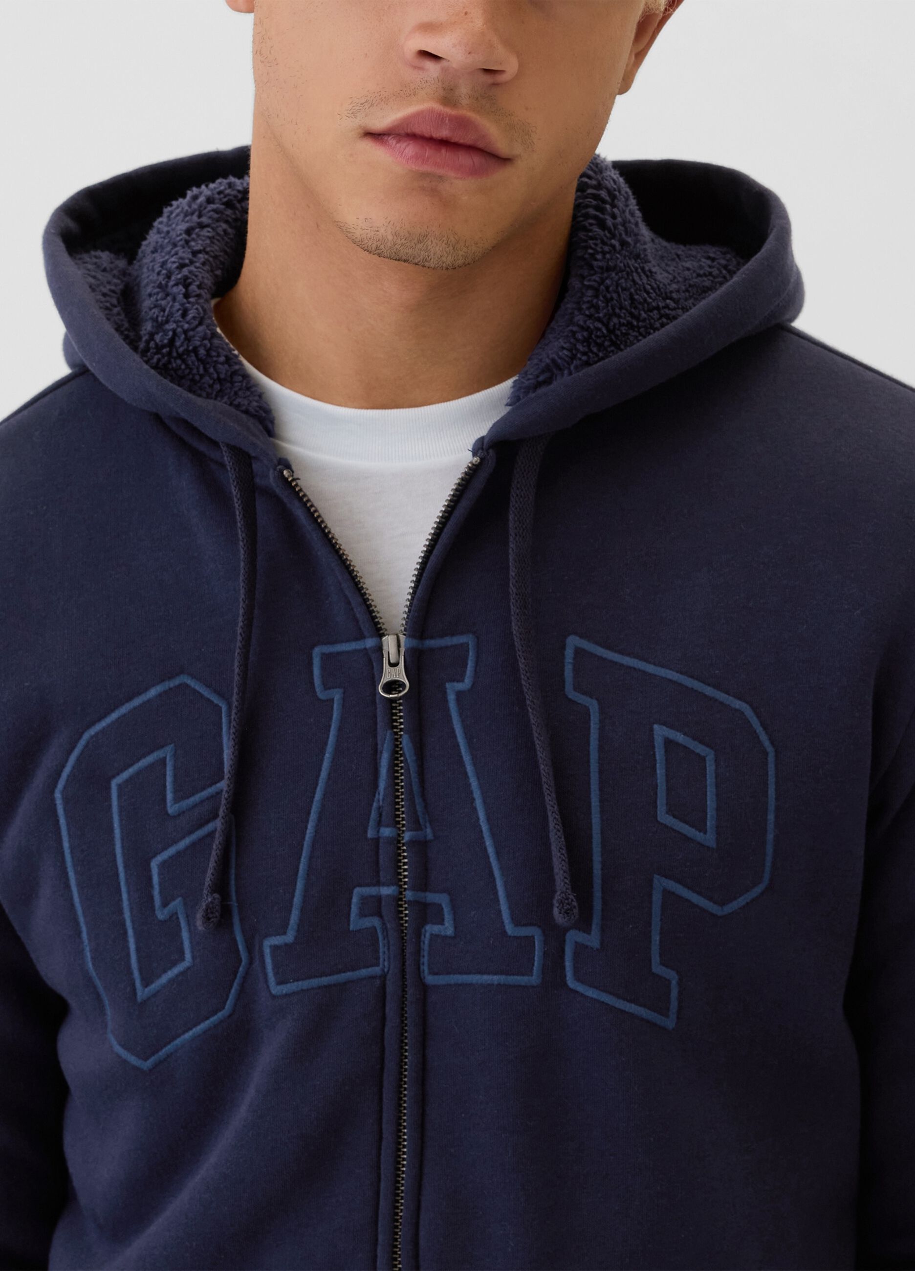 Felpa con cappuccio ricamo logo_3