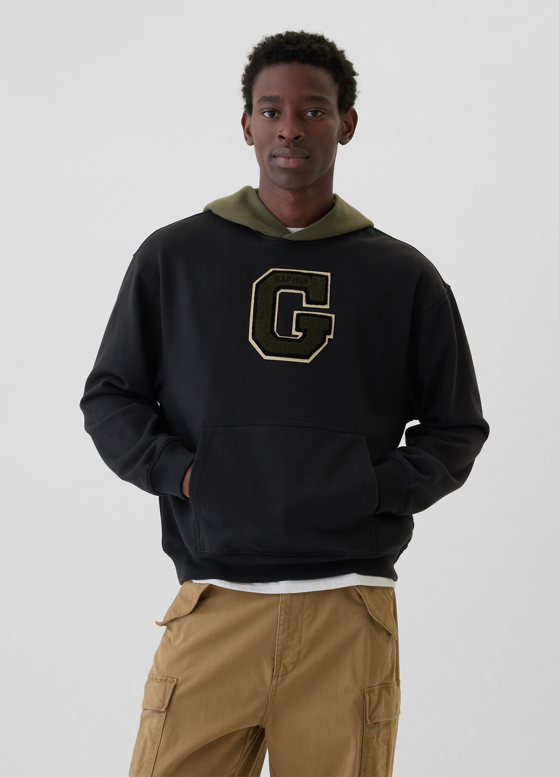 Sweatshirt with contrasting hood and bouclé logo patch