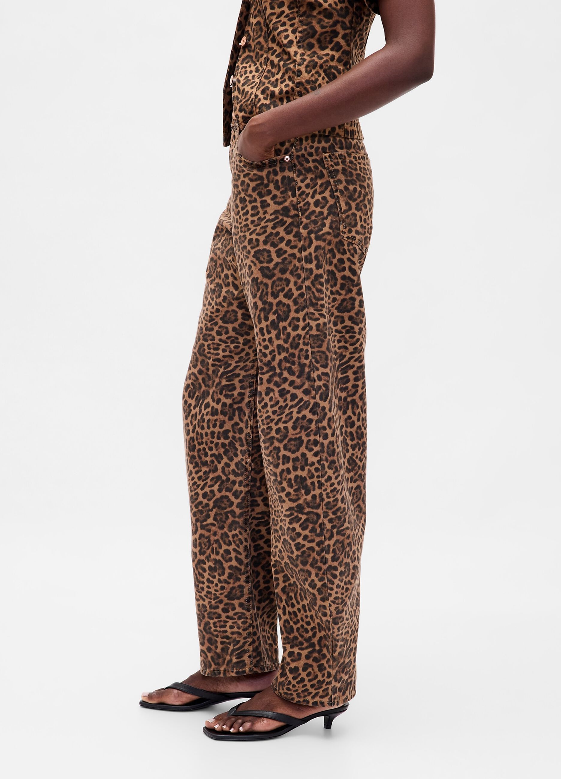 Pantaloni marroni leopardati in cotone_3