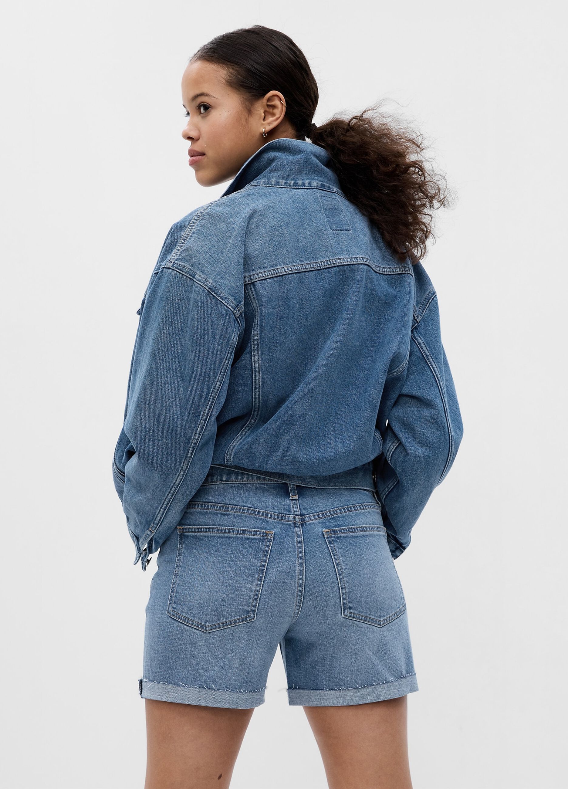 Shorts girlfriend in denim con orlo a vivo_2