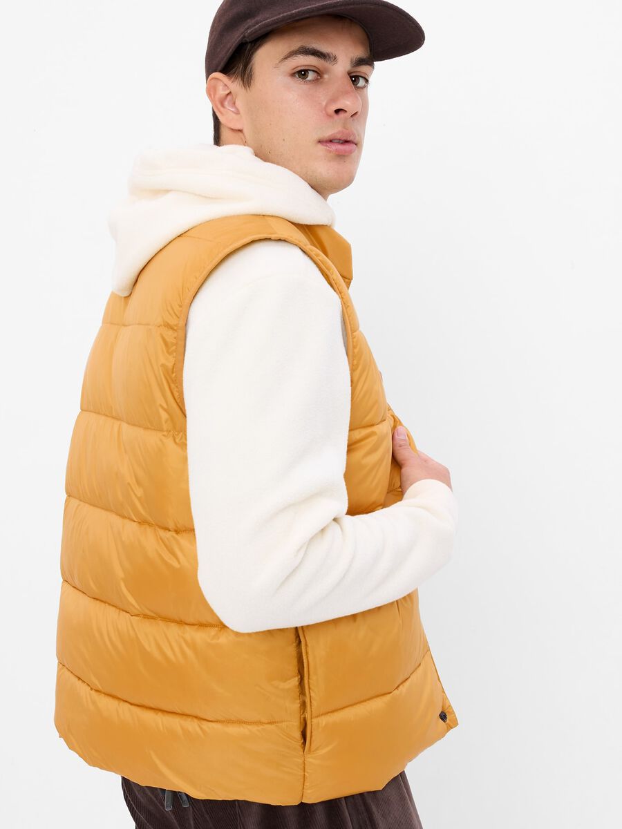 Quilted gilet with buttons Man_1