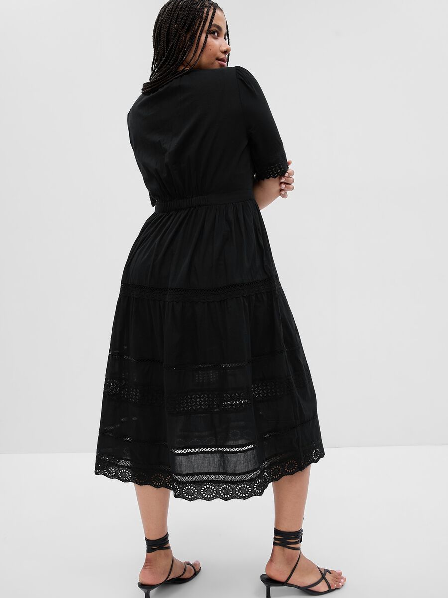 Midi dress with lace details_4