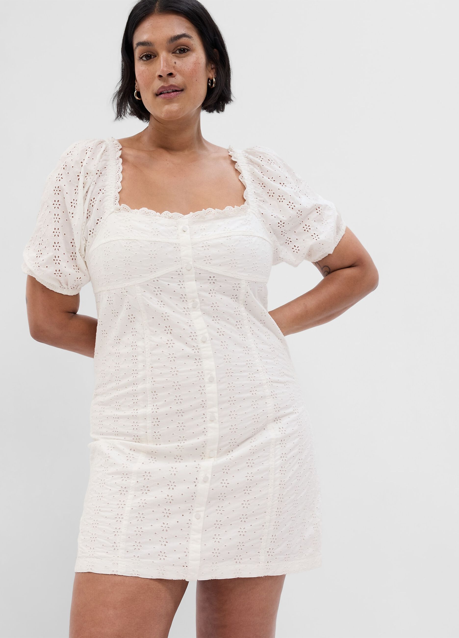 Broderie anglaise dress with puff sleeves_3