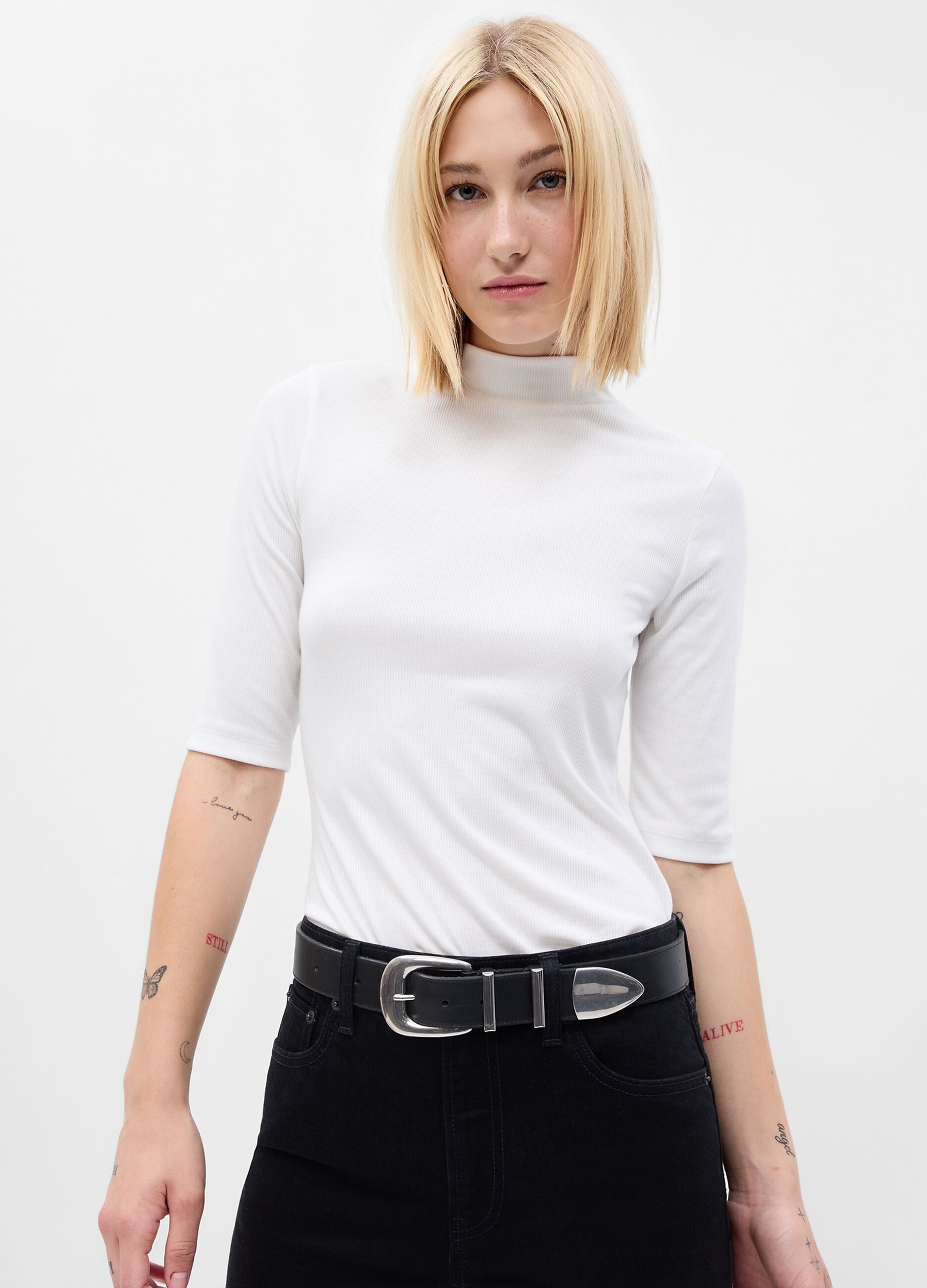 Fine-ribbed T-shirt with elbow-length sleeves