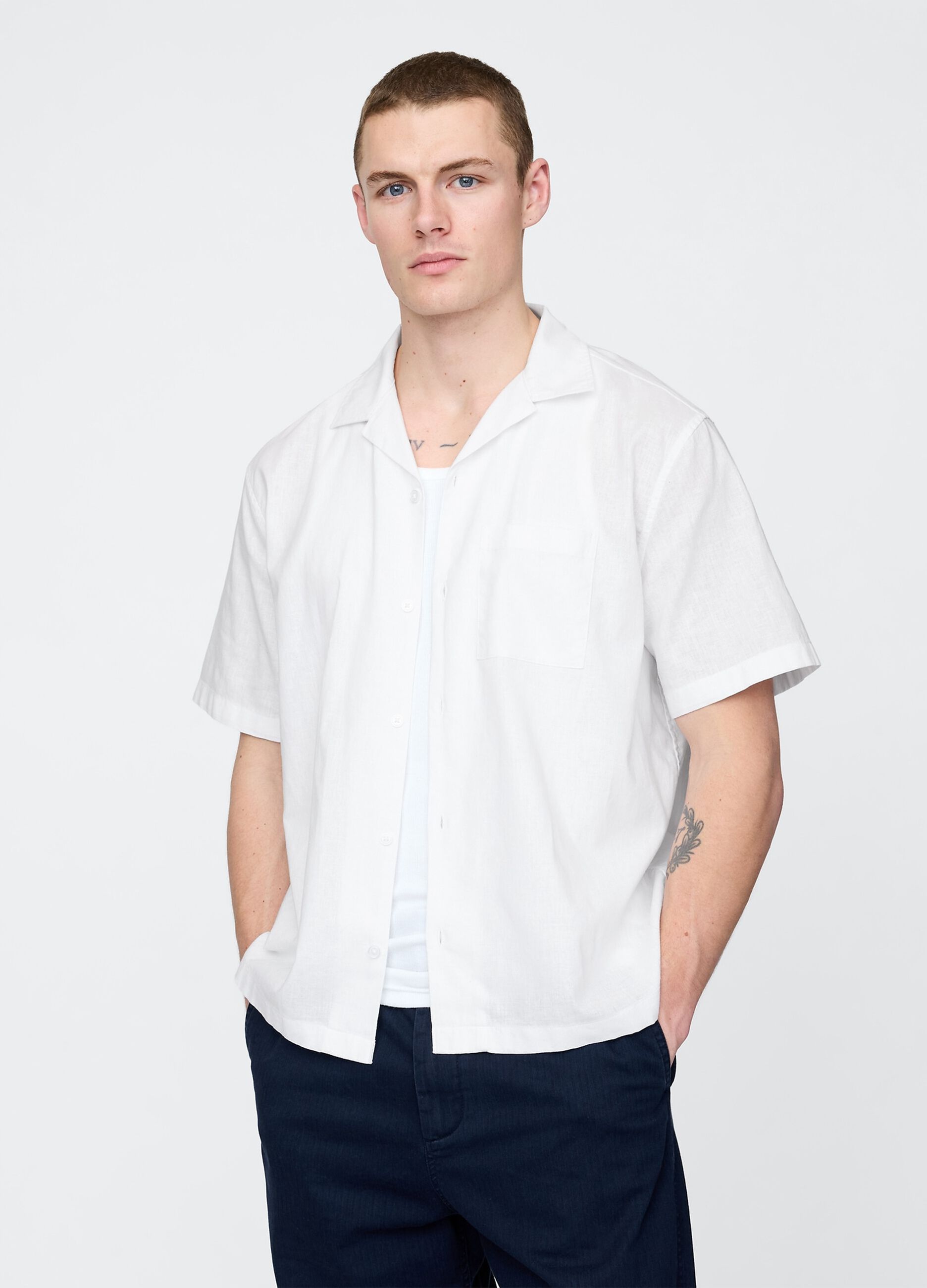 Camicia a maniche corte bianca Gap in lino e cotone