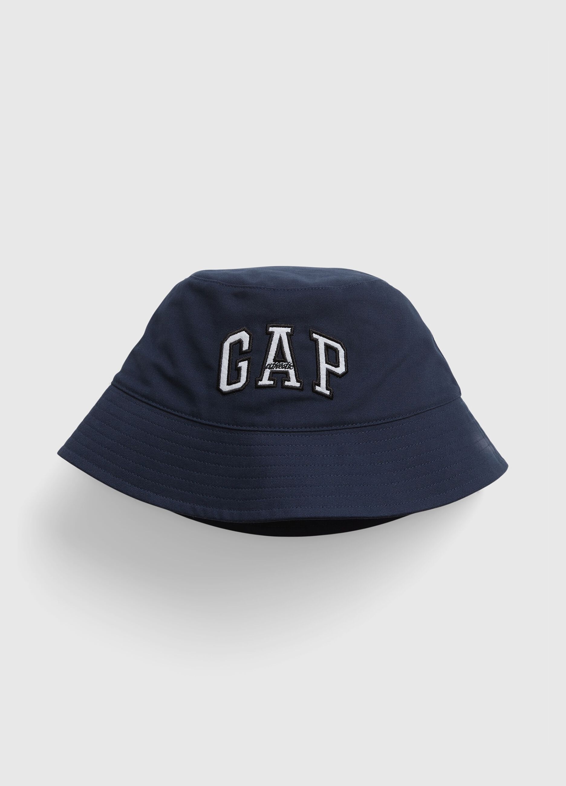 Fishing hat with logo embroidery