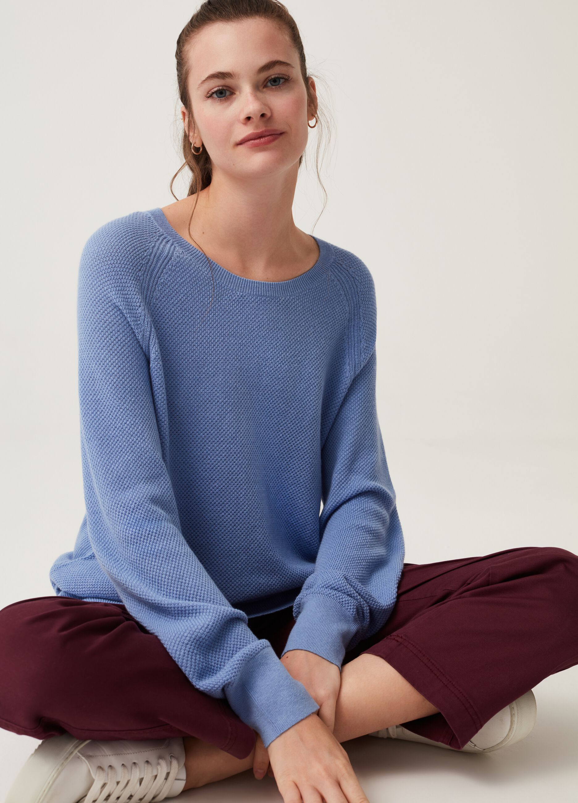 Long pullover with raglan sleeves