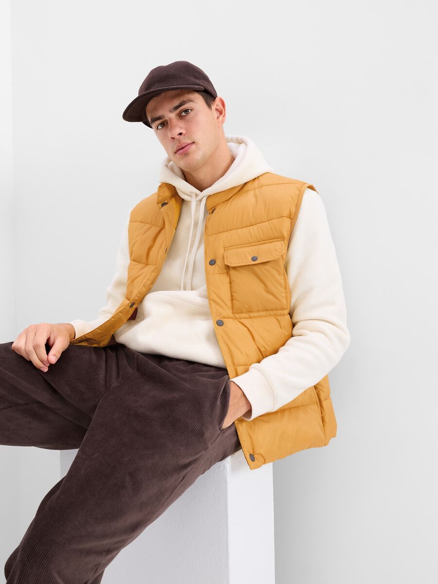 Quilted gilet with buttons Man_2