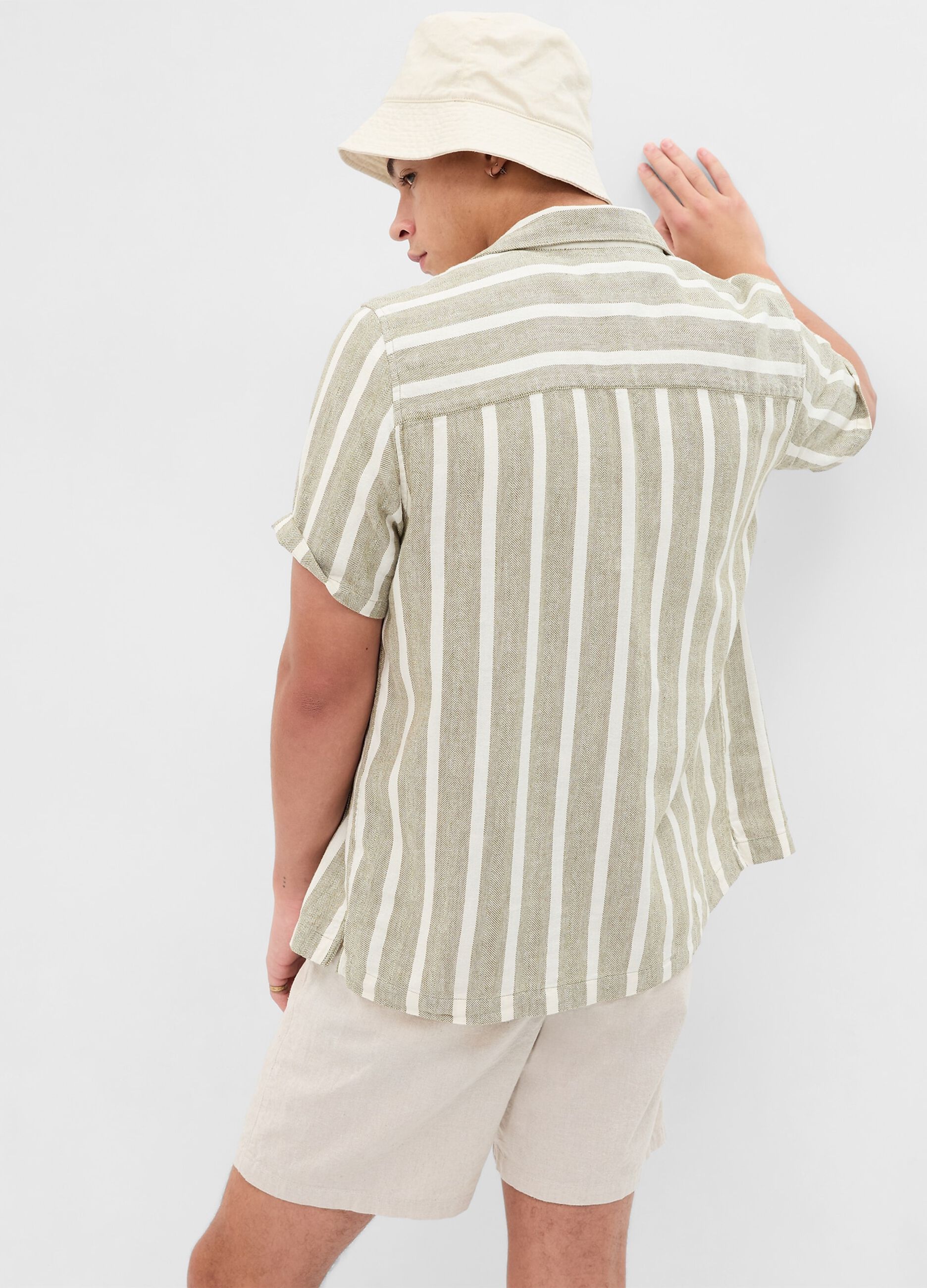 Short-sleeved shirt with pockets_1