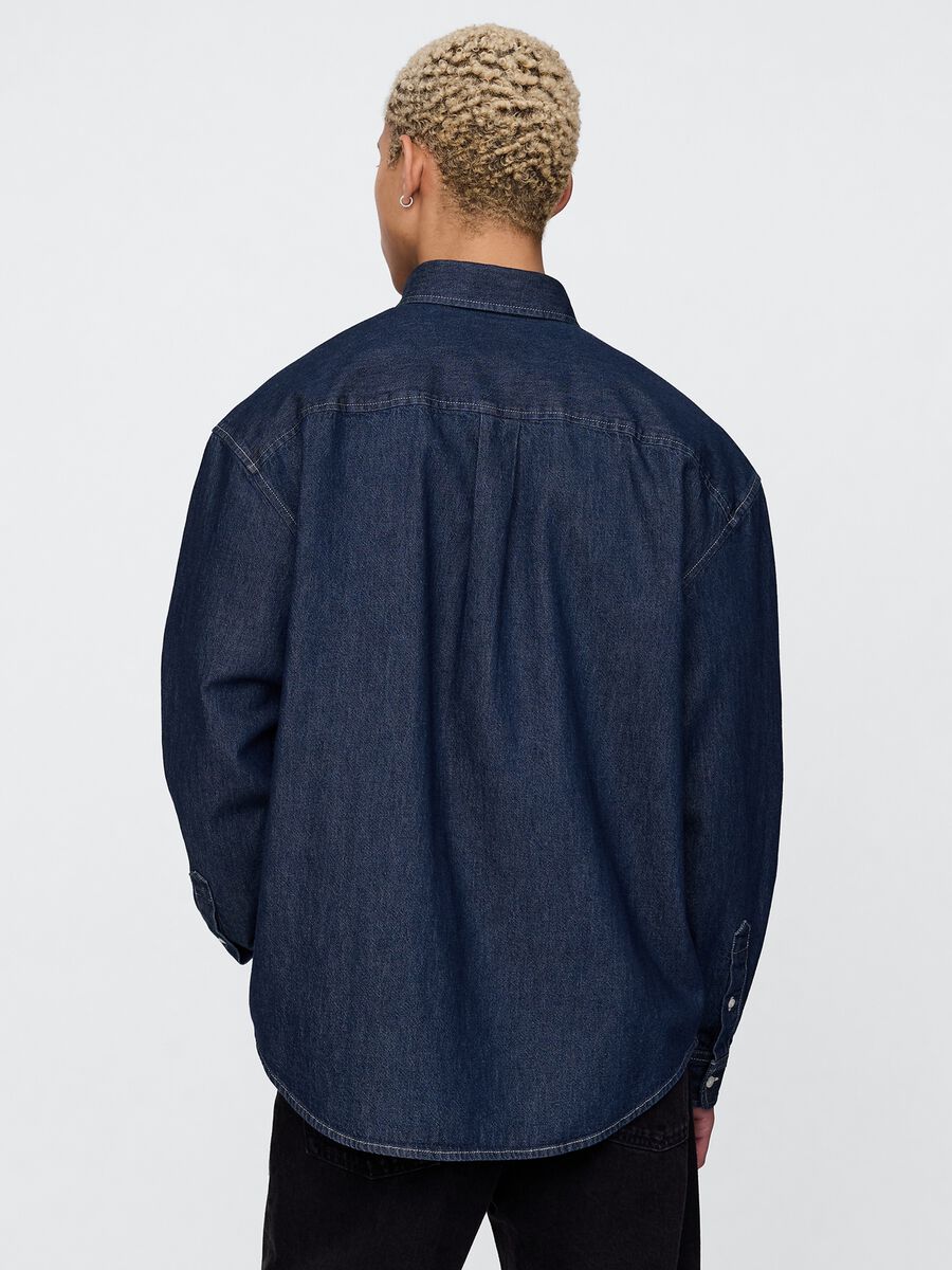 Camicia in denim ricamata con fiori Uomo_2