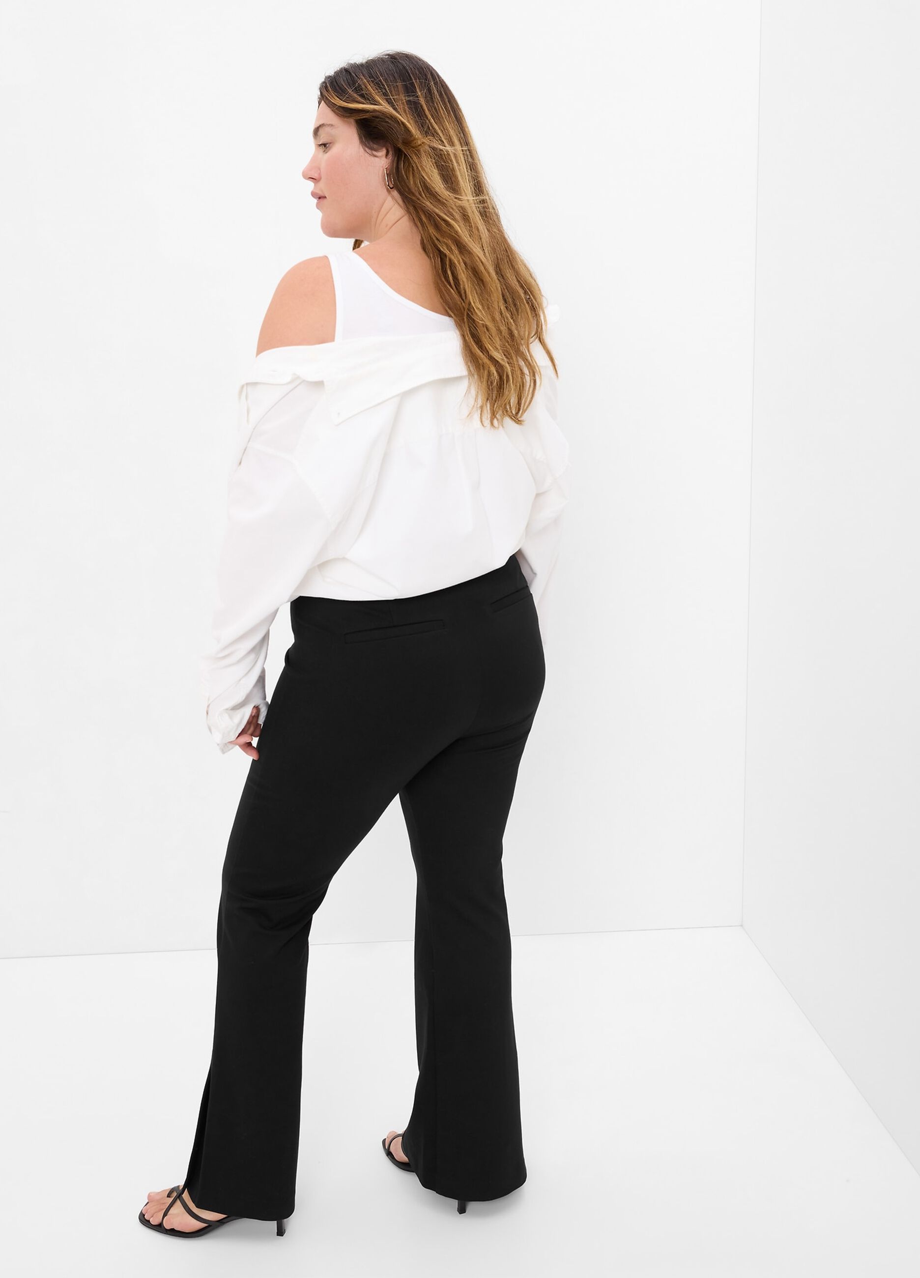 Pantaloni flare fit con spacchi_3