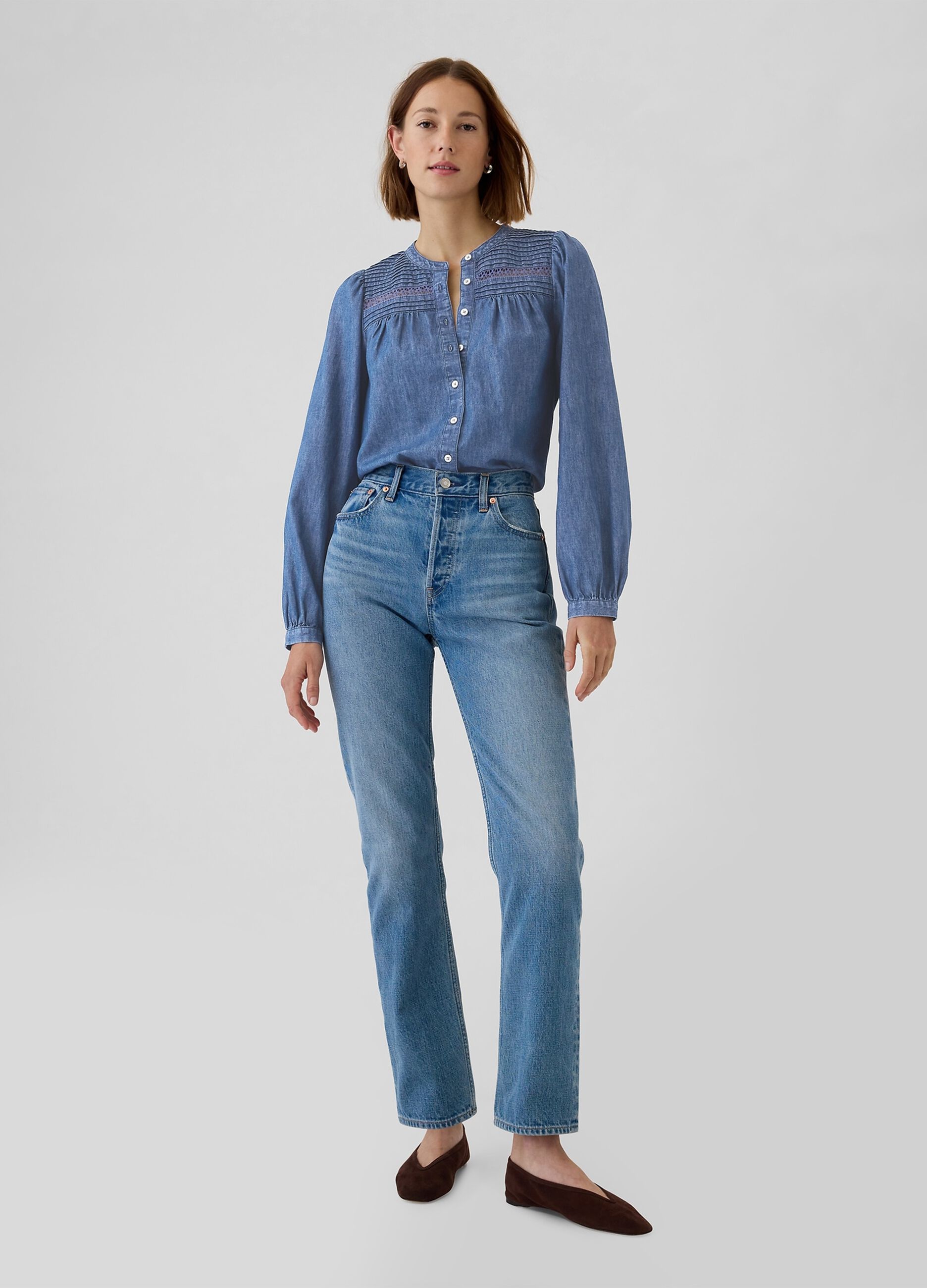 Camicia in denim blu con dettagli lavorati_1