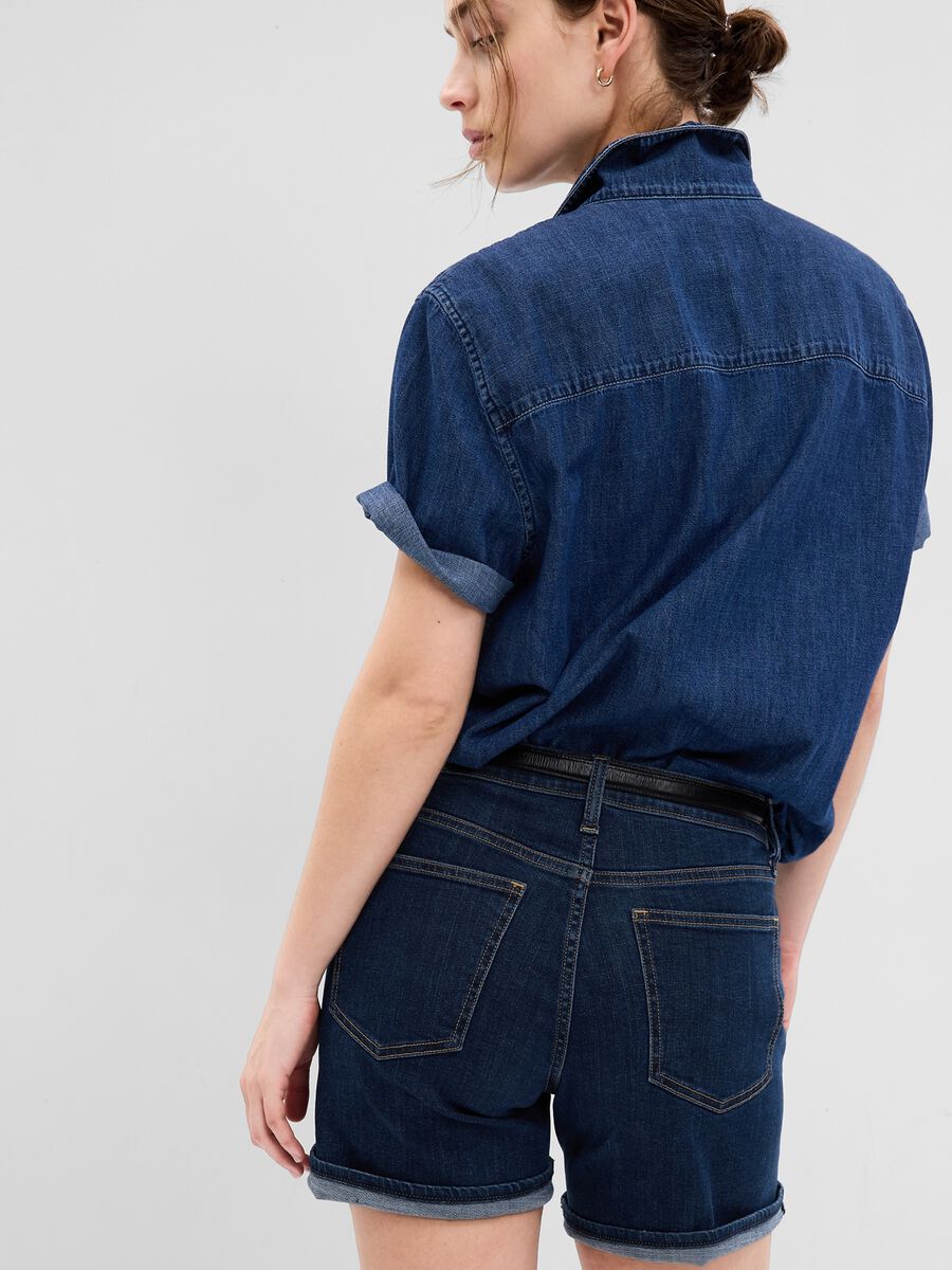 Girlfriend shorts in denim with five pockets Woman_1