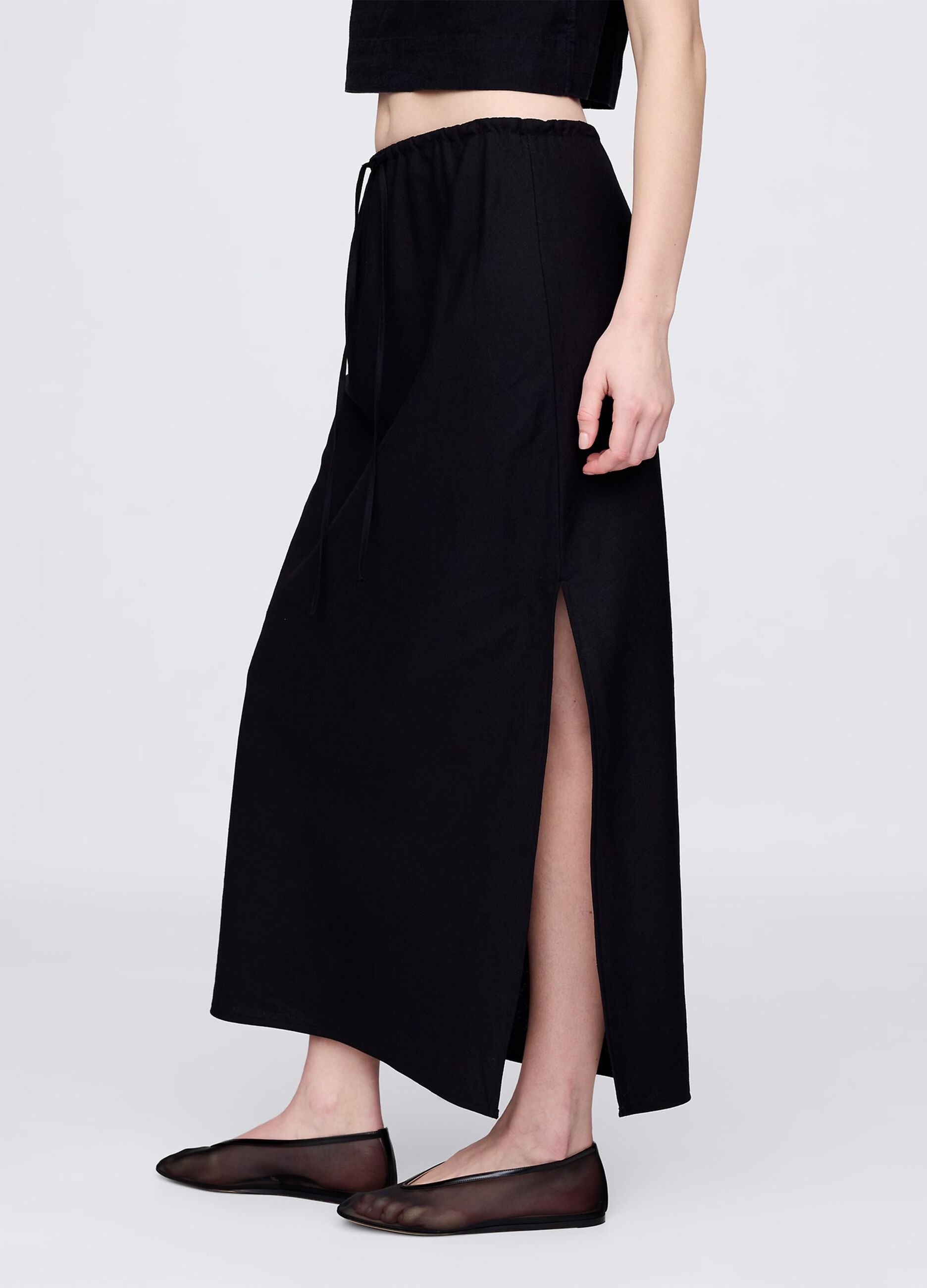 Long black skirt in linen and viscose_1