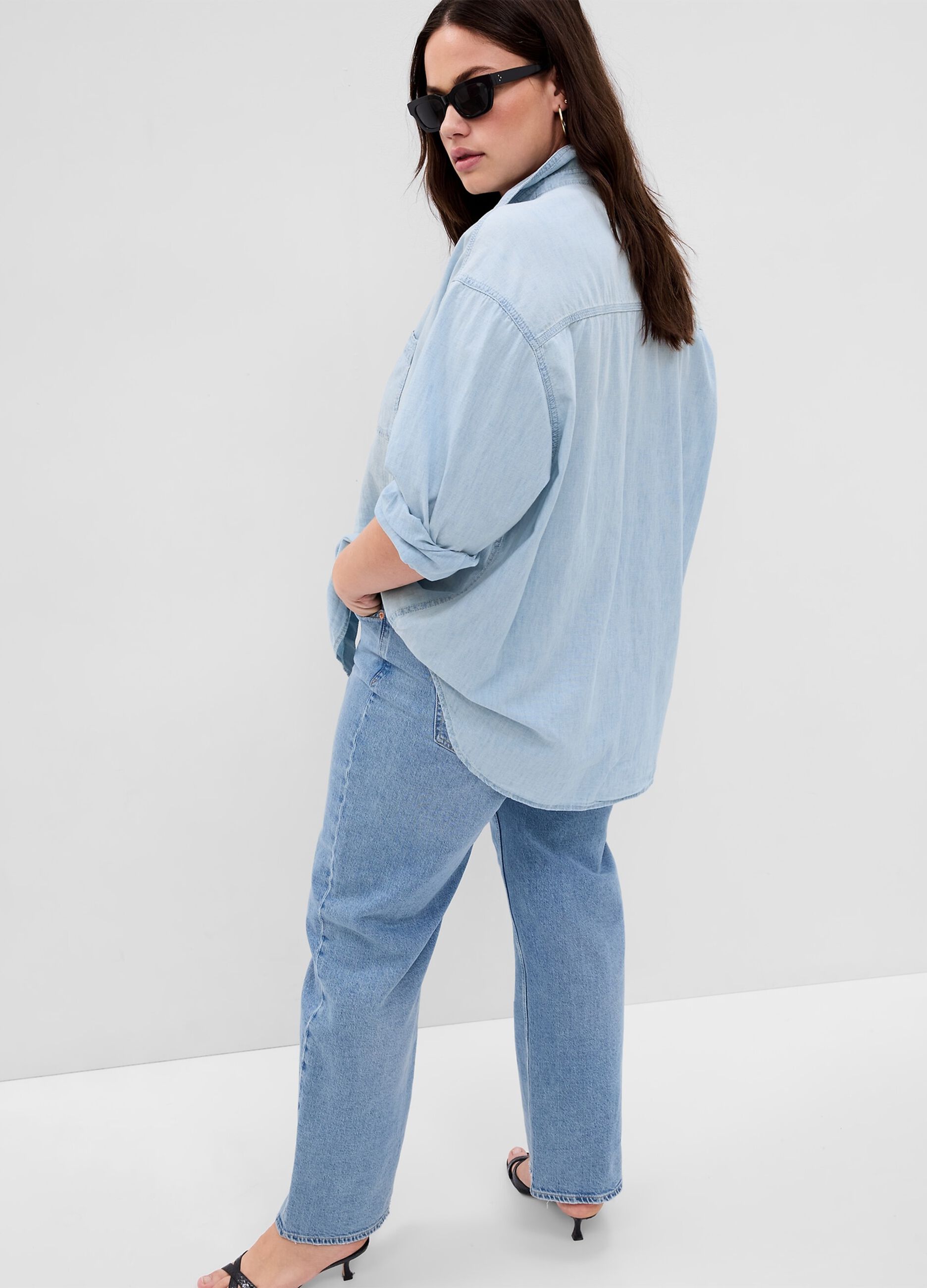 Oversized shirt in denim with pockets_4