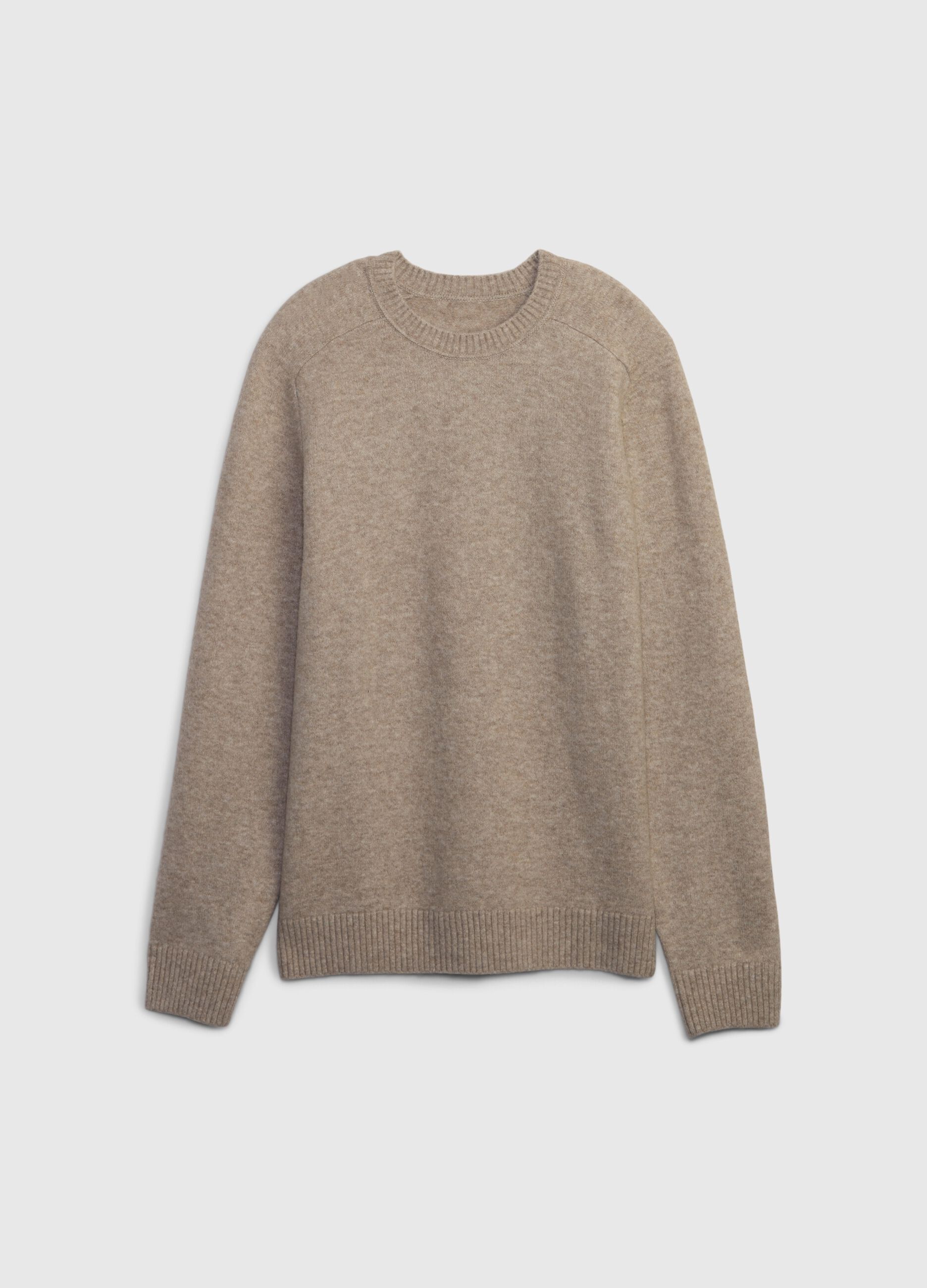 Pullover with round neck and raglan sleeves