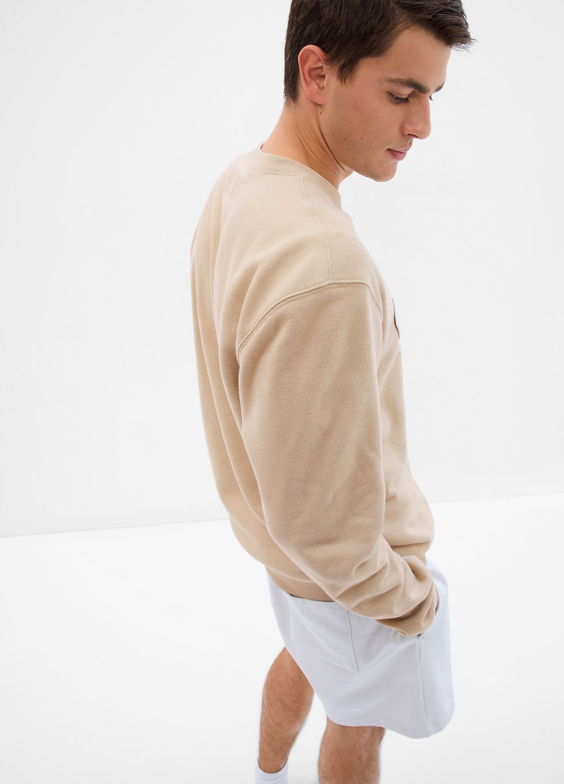 Round neck sweatshirt with bouclé logo_1