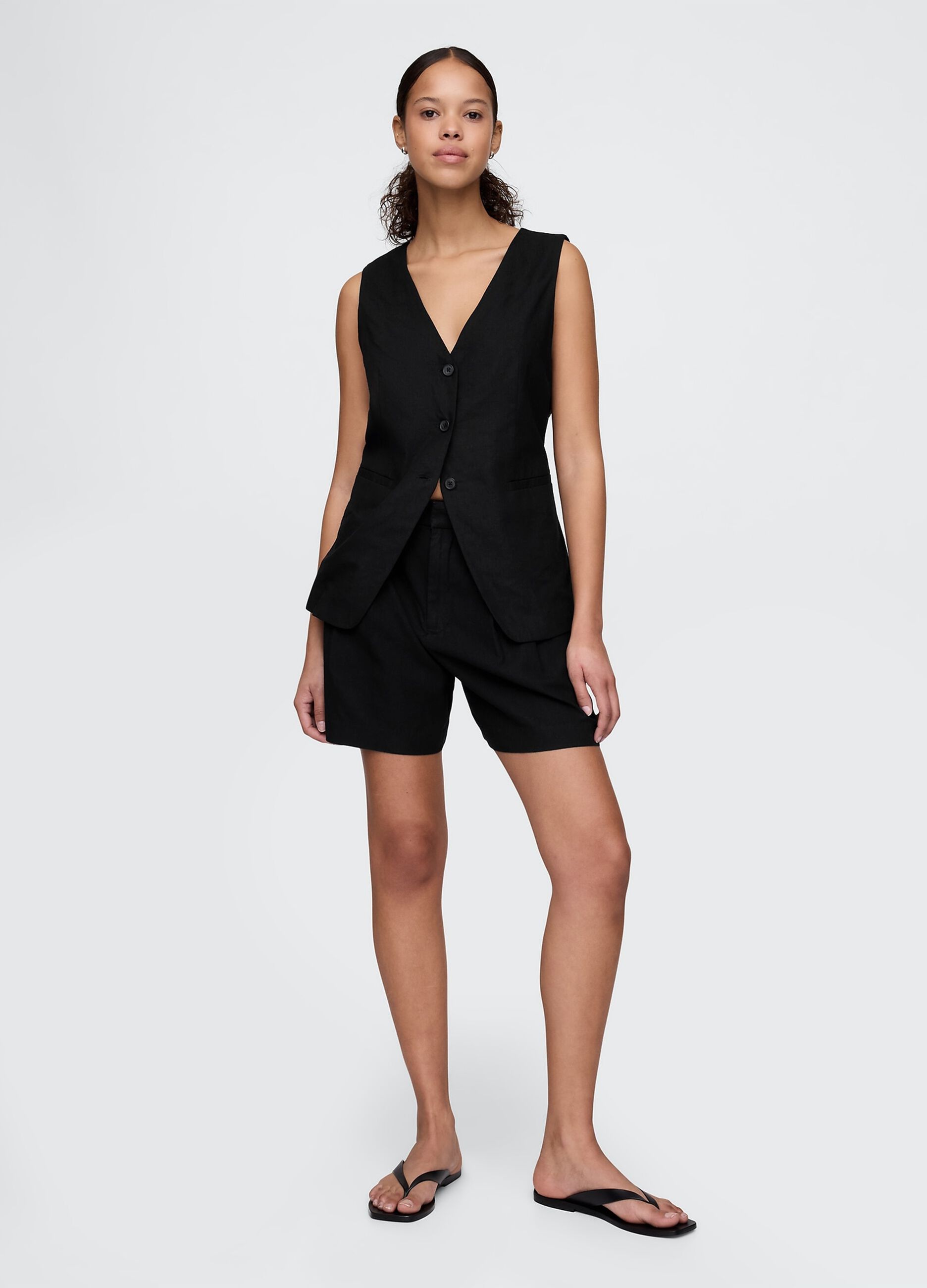Completo nero estivo con gilet e shorts