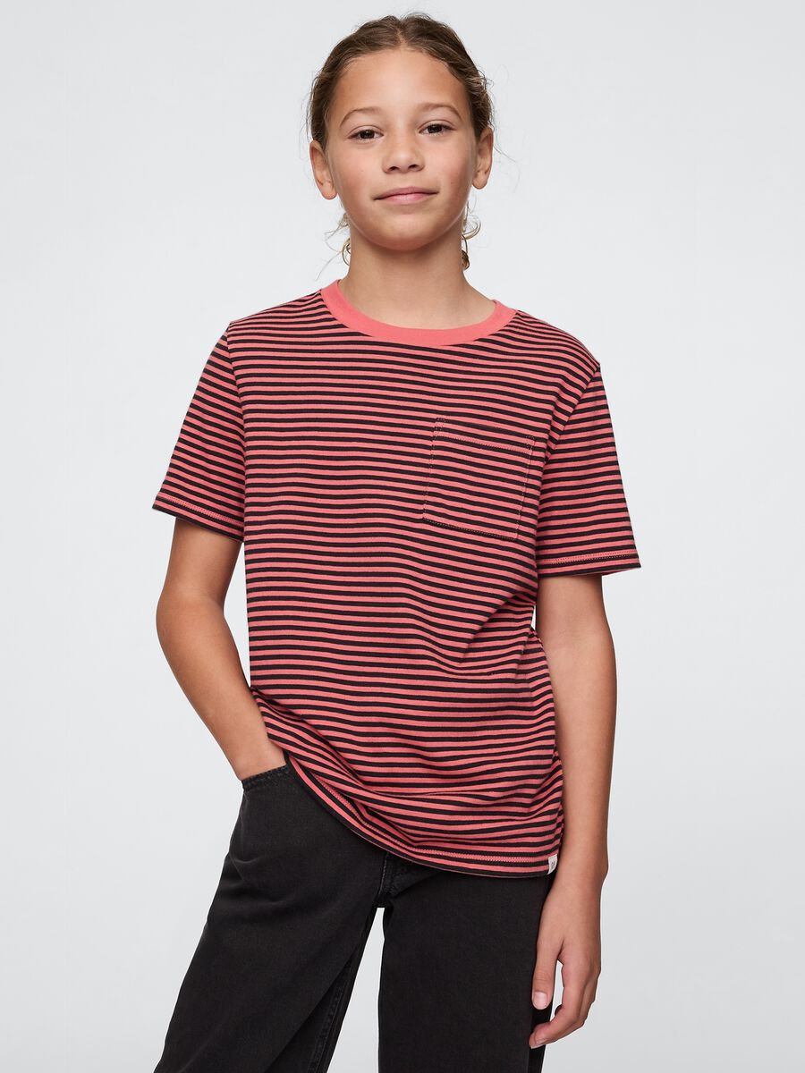 T-shirt a righe rosse e nere con taschino Bambino_0