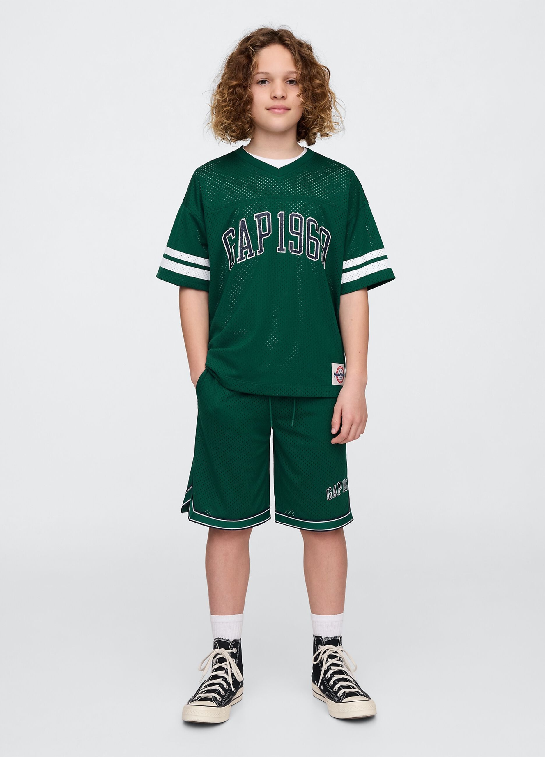 Maglia sportiva verde con logo GAP 1969_1