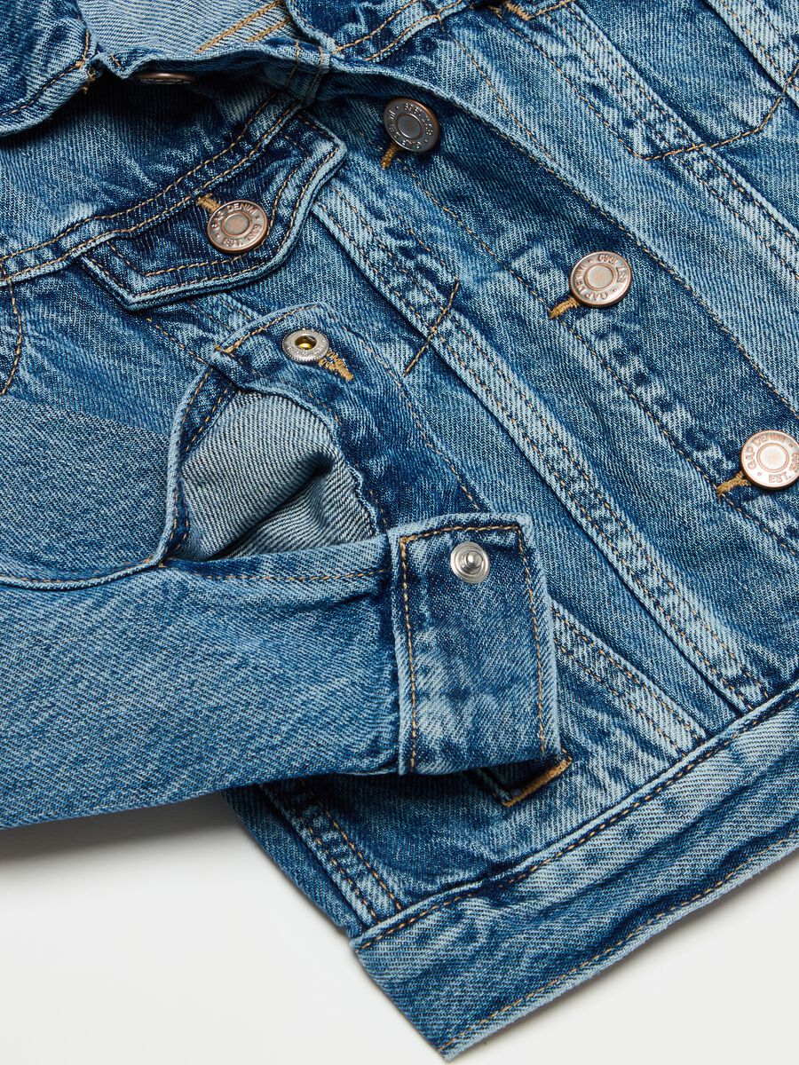 Giacca corta in denim acid wash Bambina_2