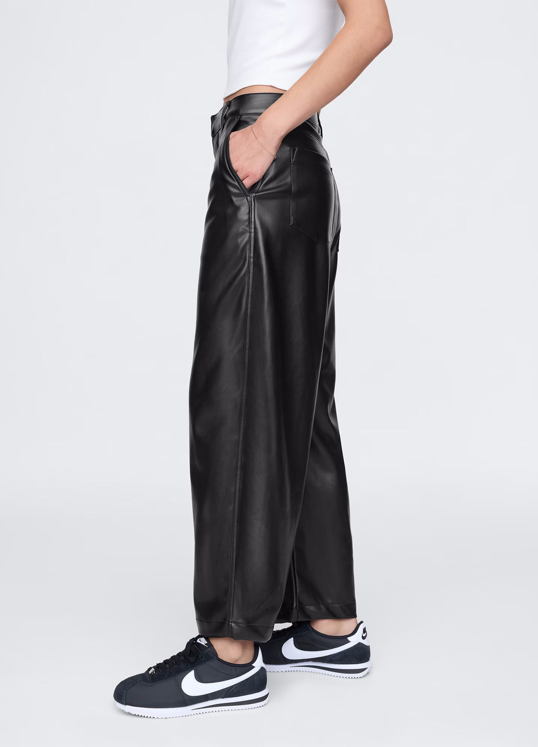 Pantalone barrel fit effetto lucido_3
