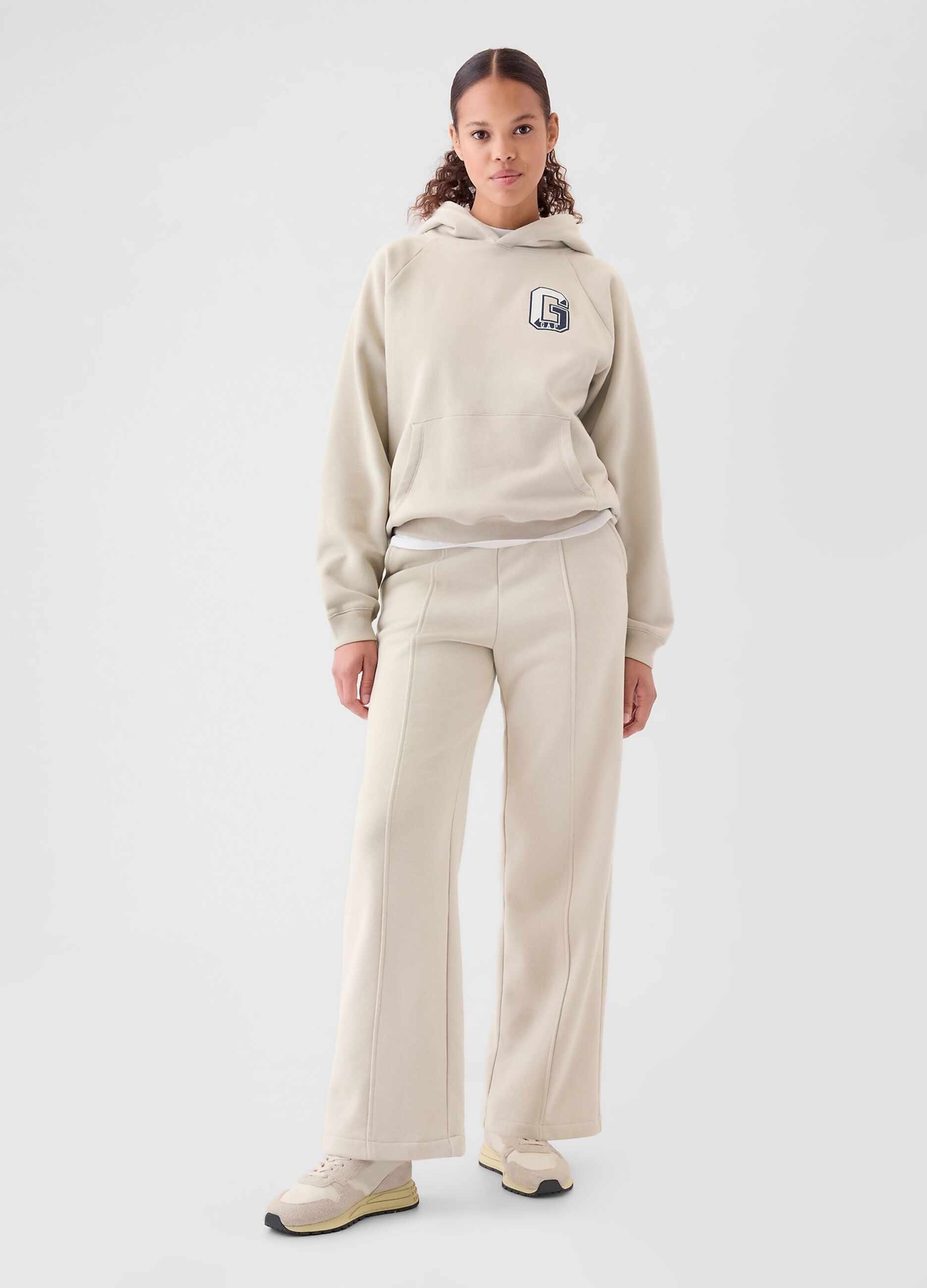 Felpa con cappuccio maniche raglan_1