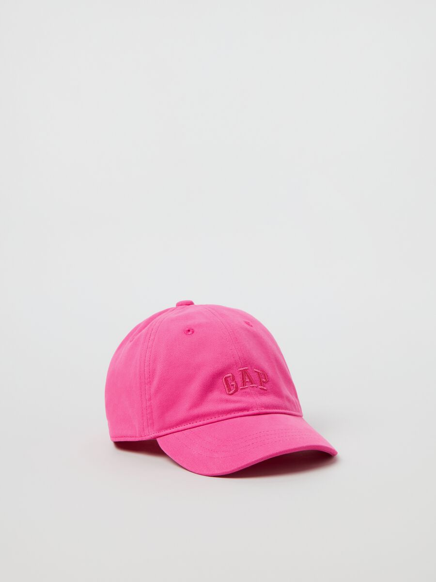 Baseball cap with embroidered logo. Girl_0