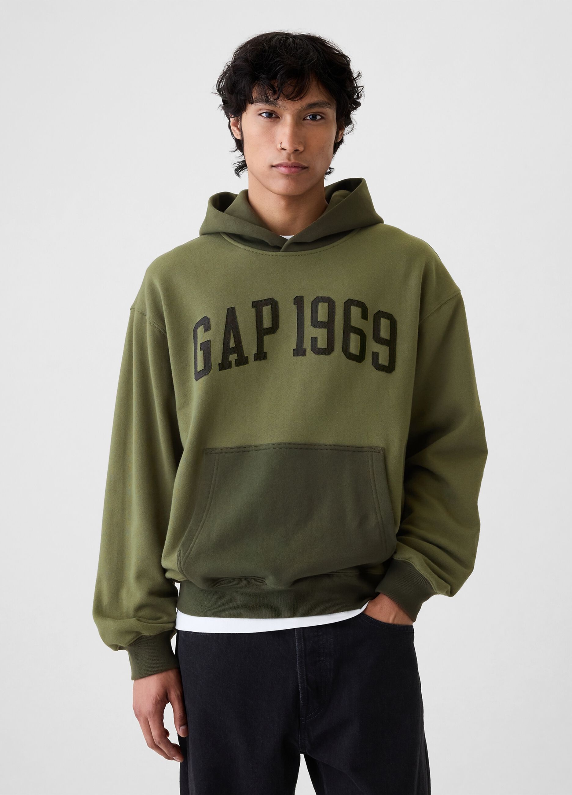 Felpa con cappuccio e stampa logo 