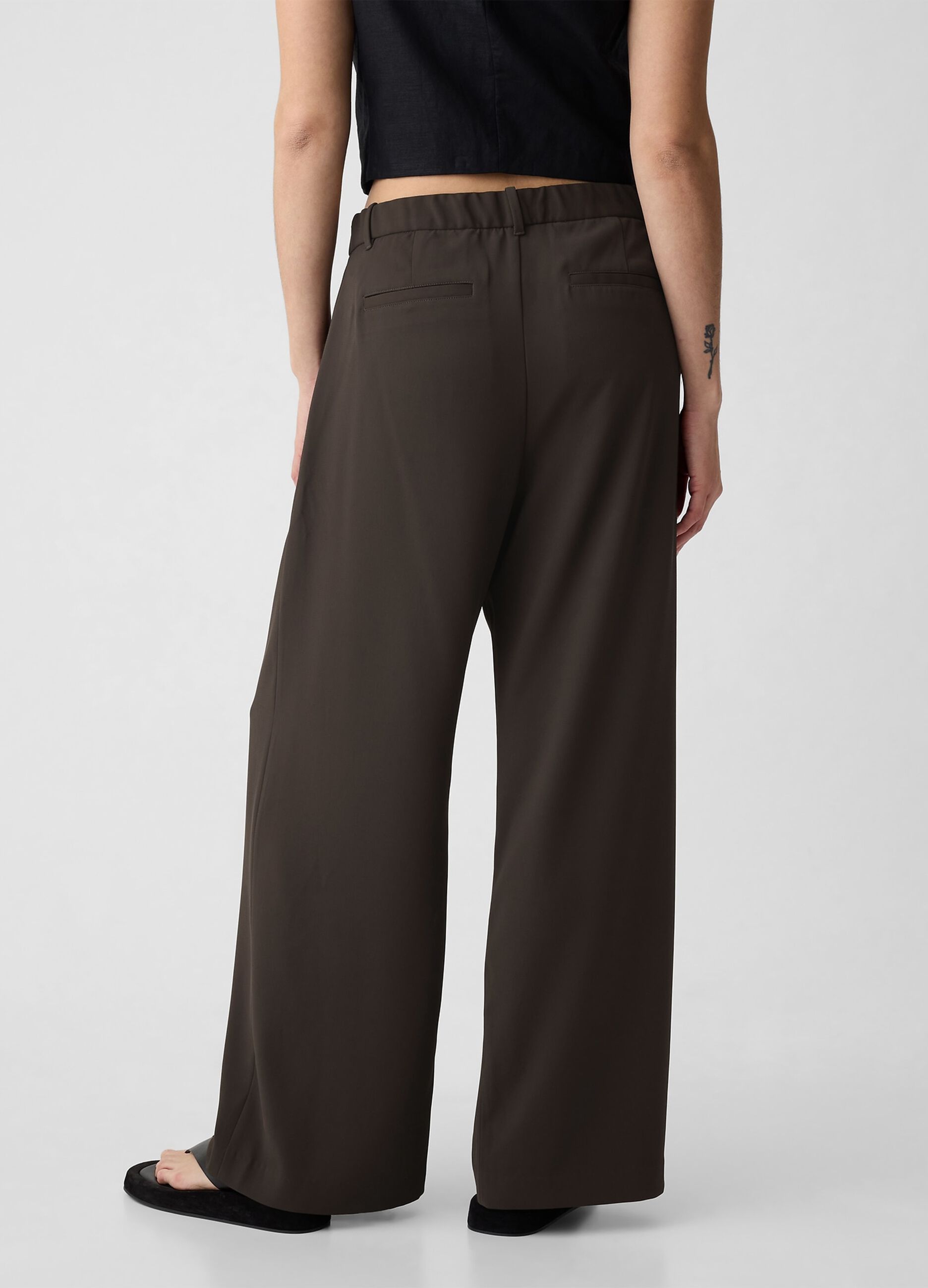 Pantalone a gamba larga con pinces_9