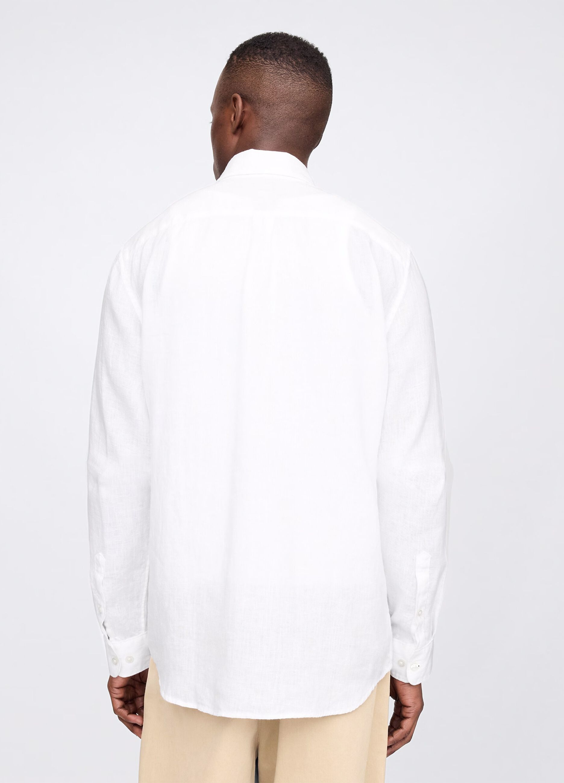Camicia bianca a maniche lunghe in lino_2
