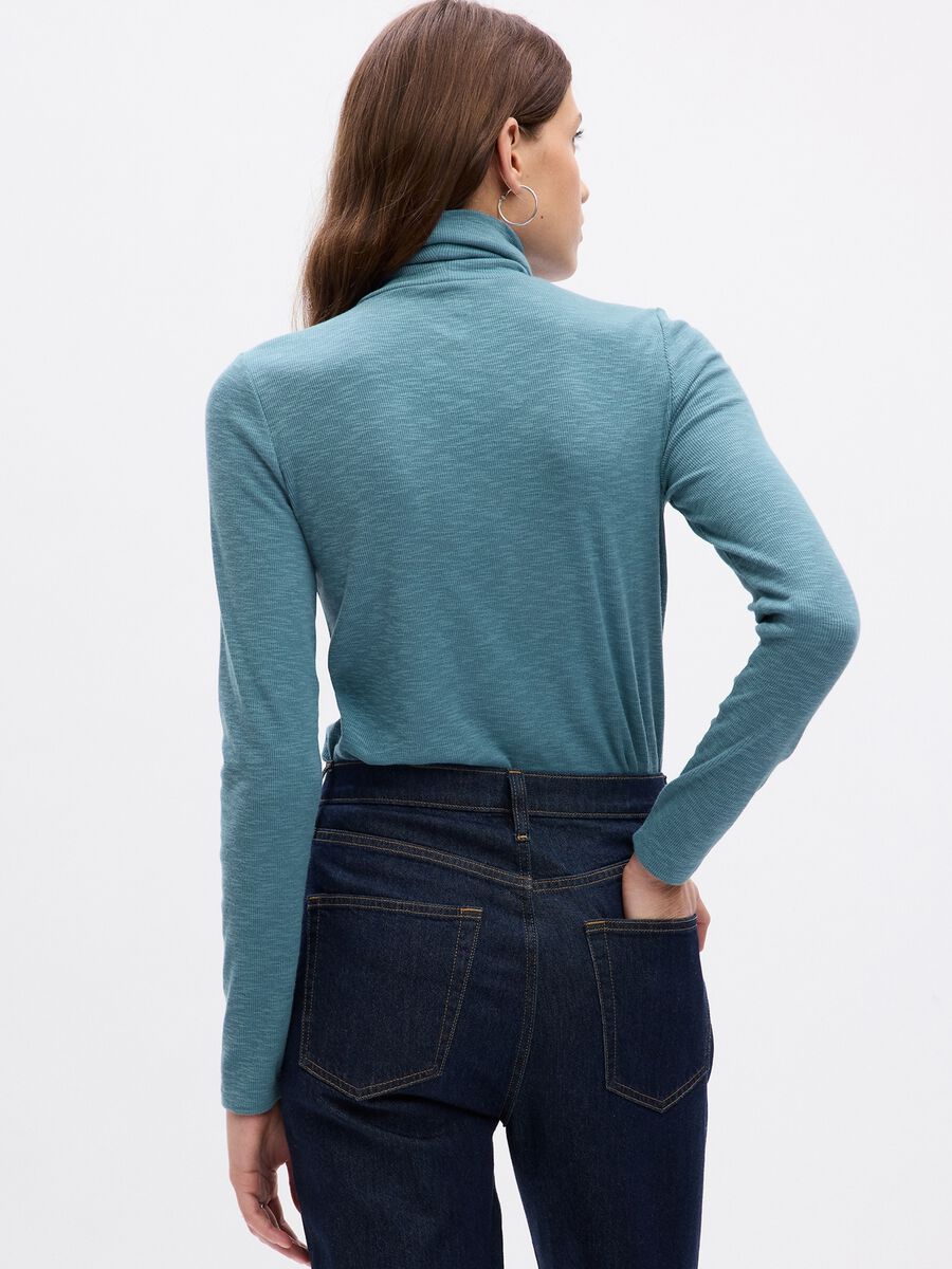 T-shirt a costine sottili con collo alto Donna_1