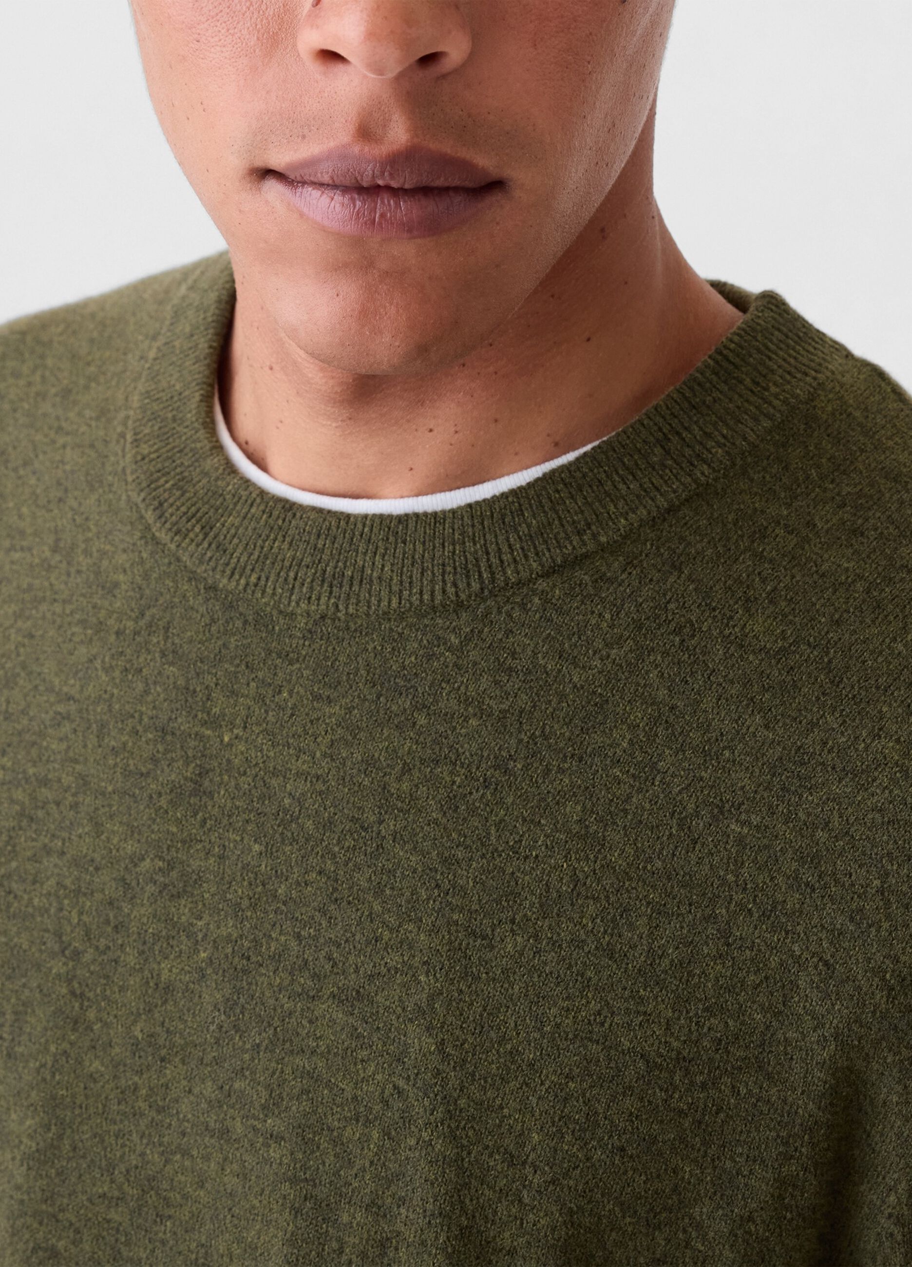 Round neck pullover_3