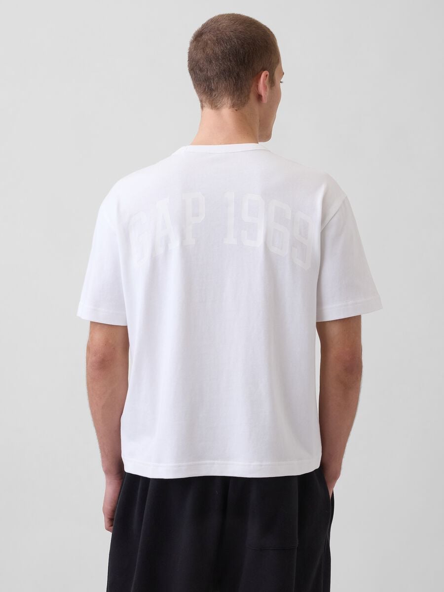 T-shirt in puro cotone a maniche corte con logo GAP Uomo_1