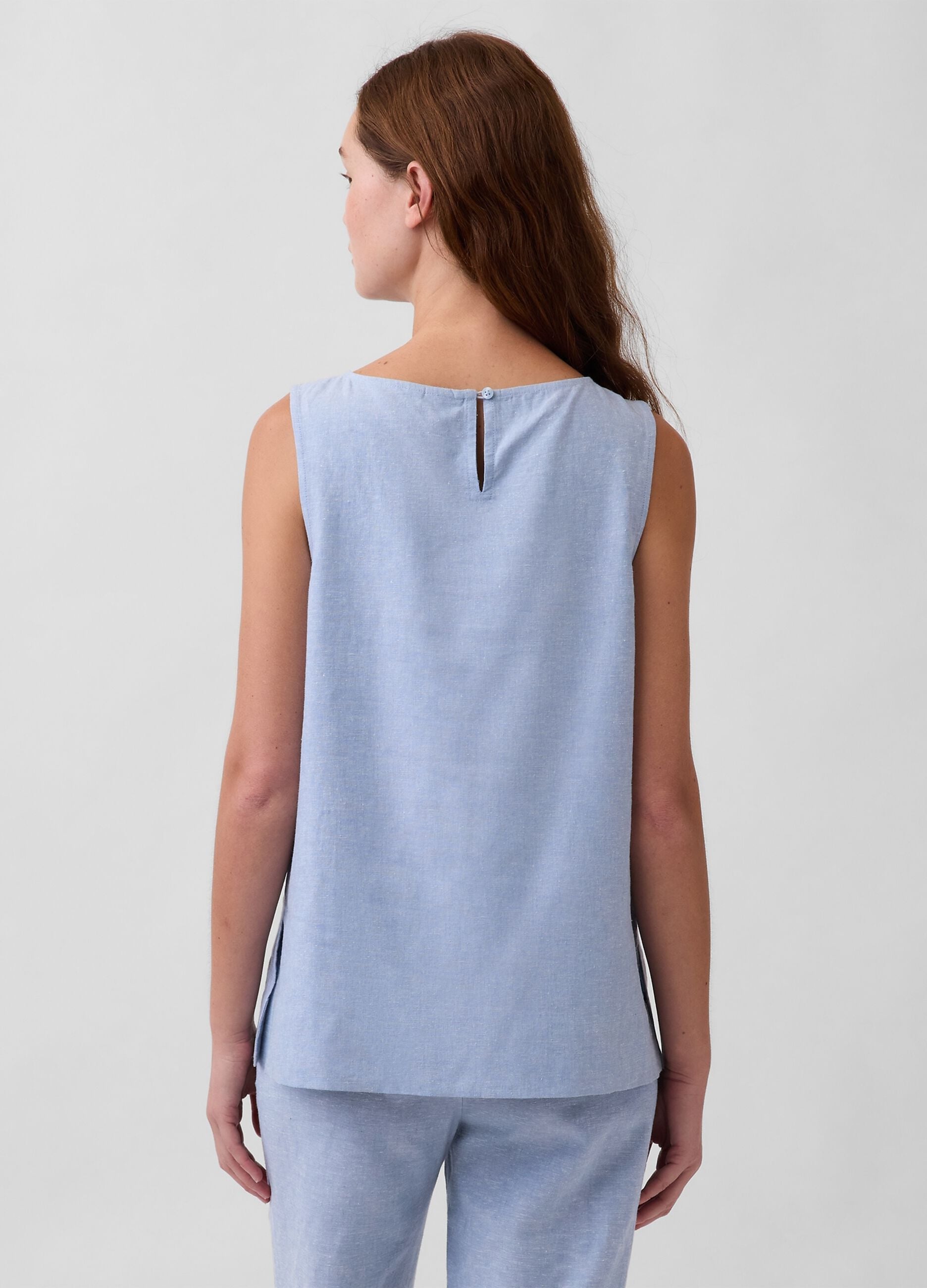 Top smanicato in misto lino