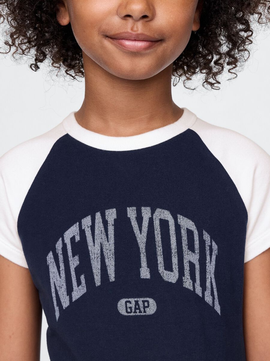 T-shirt blu con maniche raglan corte GAP Kids Bambina_2