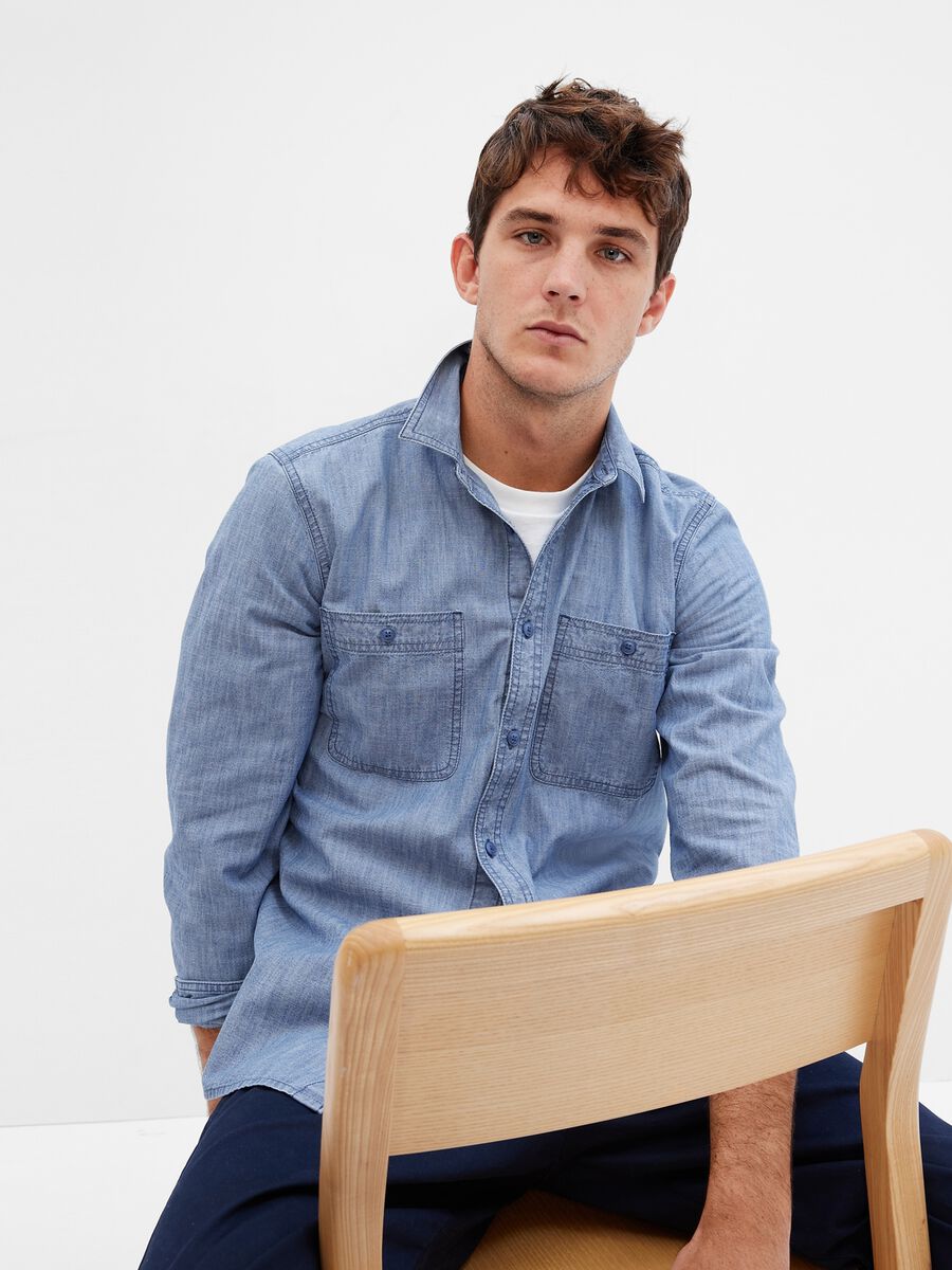 Camicia regular fit in cotone chambray Uomo_0