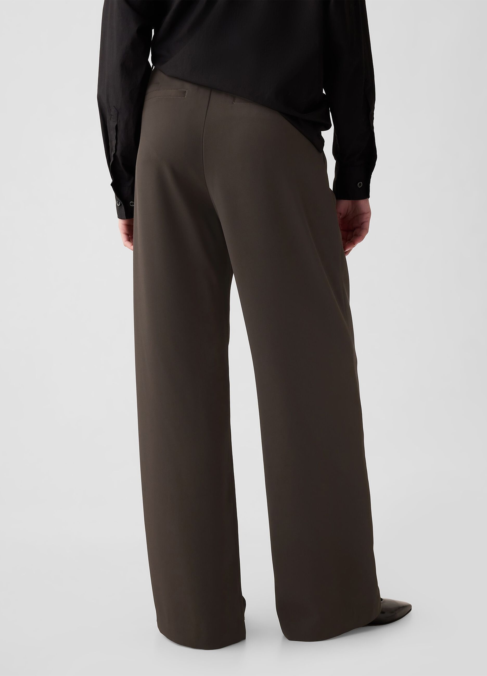 Pantalone a gamba larga con pinces_8