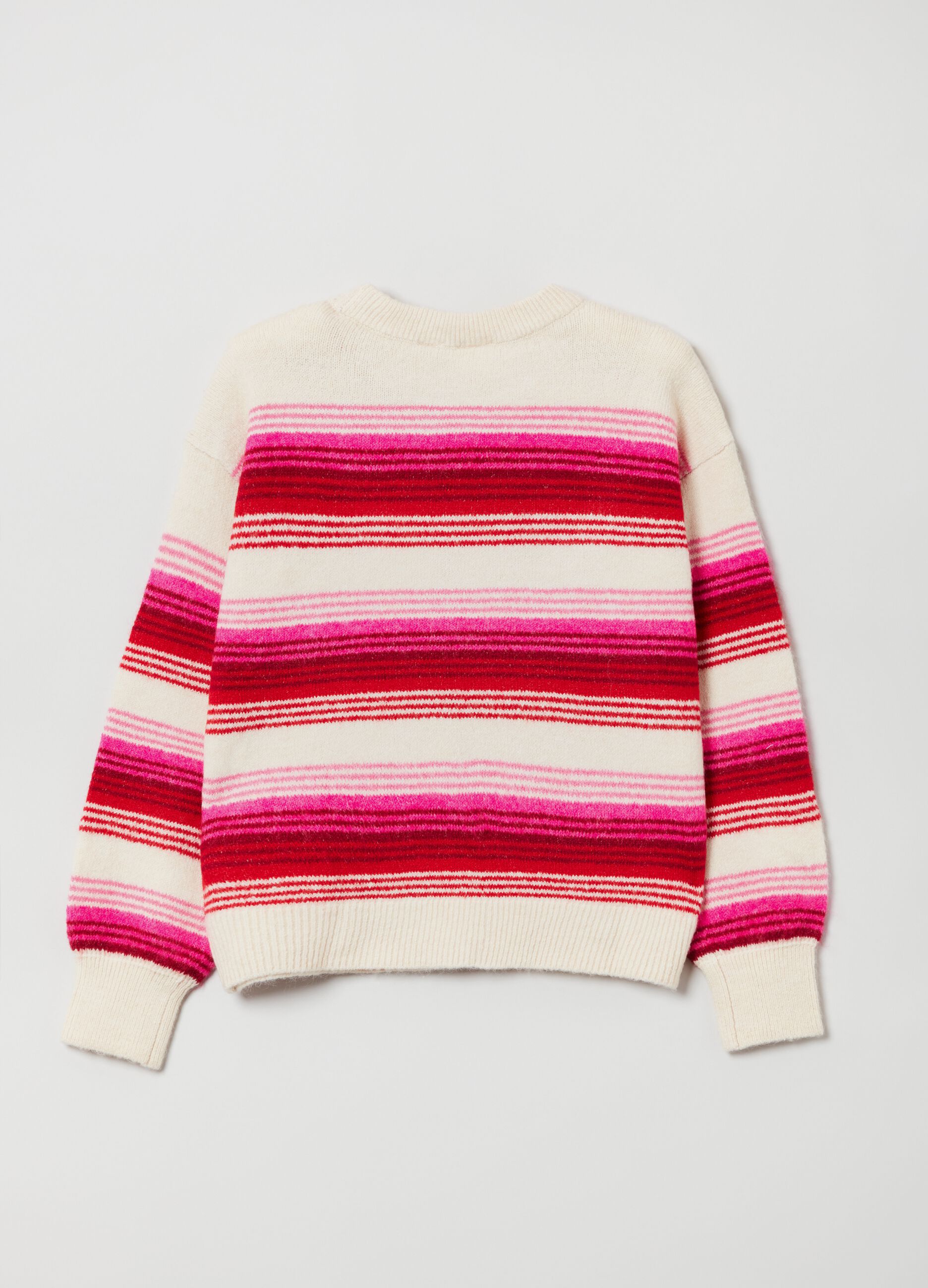 Pullover with thin stripes_1