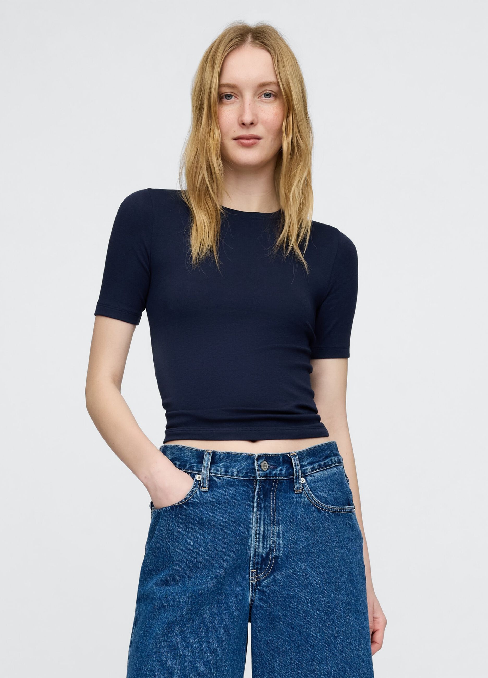 T-shirt cropped blu scuro a maniche corte