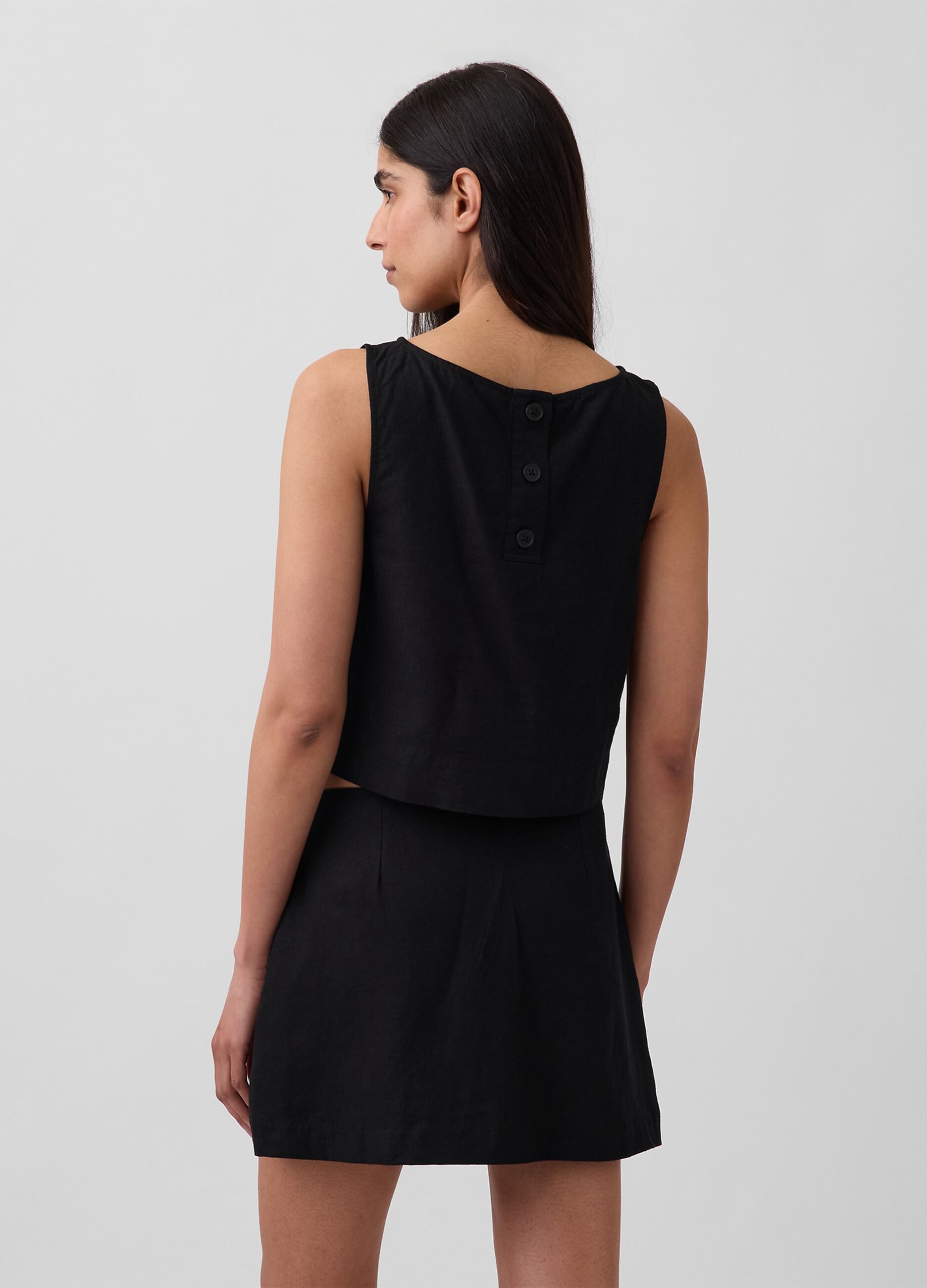 Top smanicato in misto lino